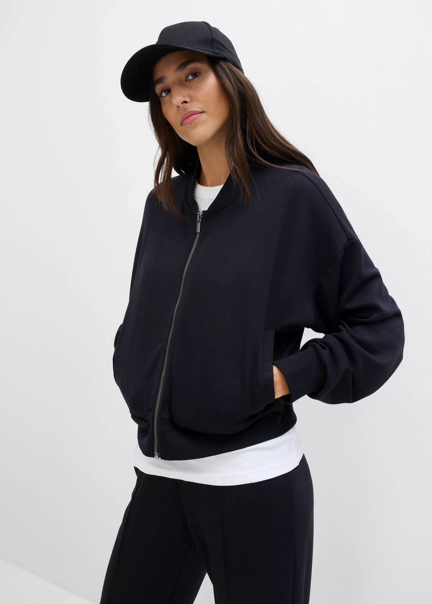 Scuba bomber van zachte viscosemix • zwart • bonprix online shop