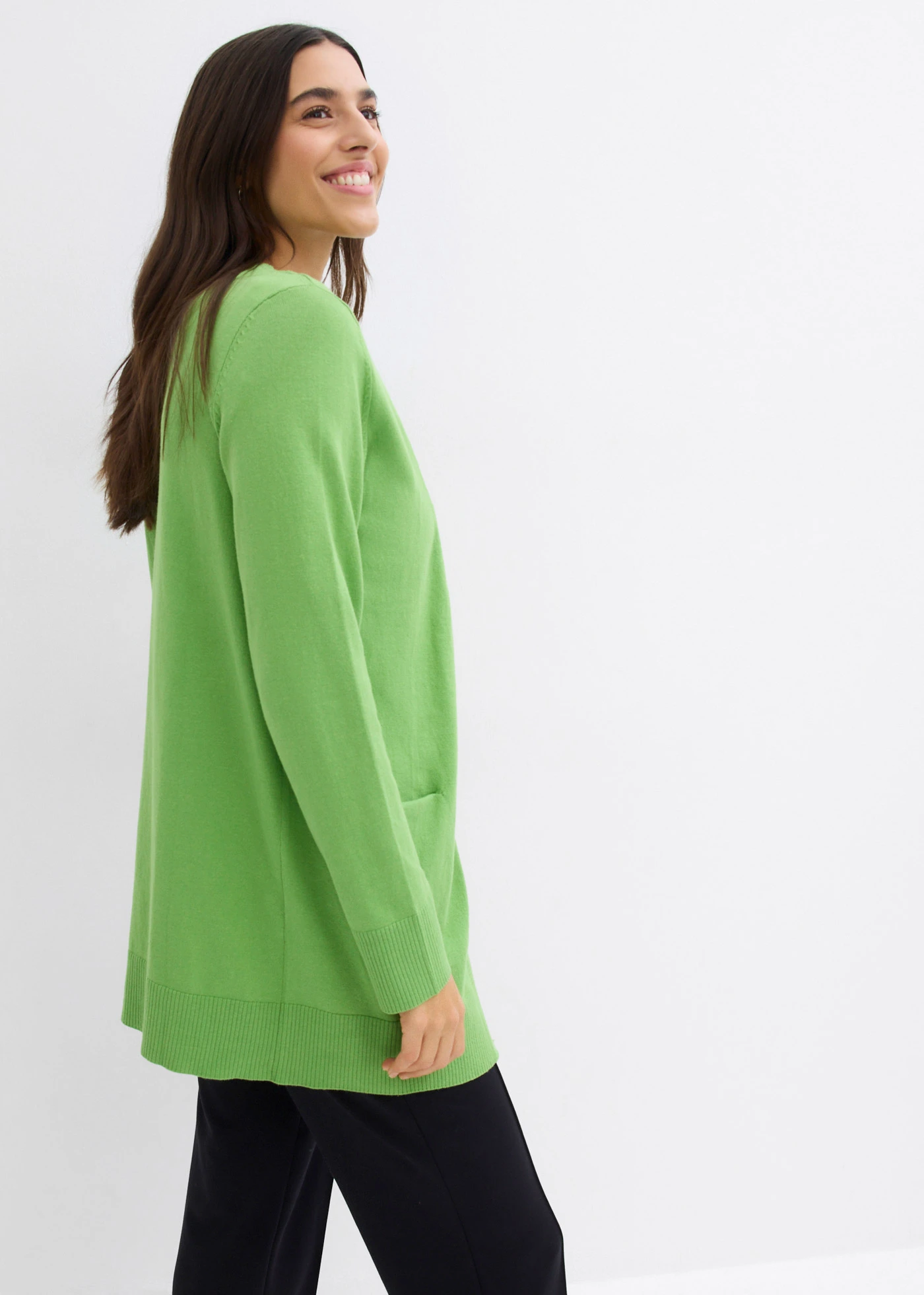 Gilet en maille avec poches, manches longues • vert trèfle • Boutique bonprix