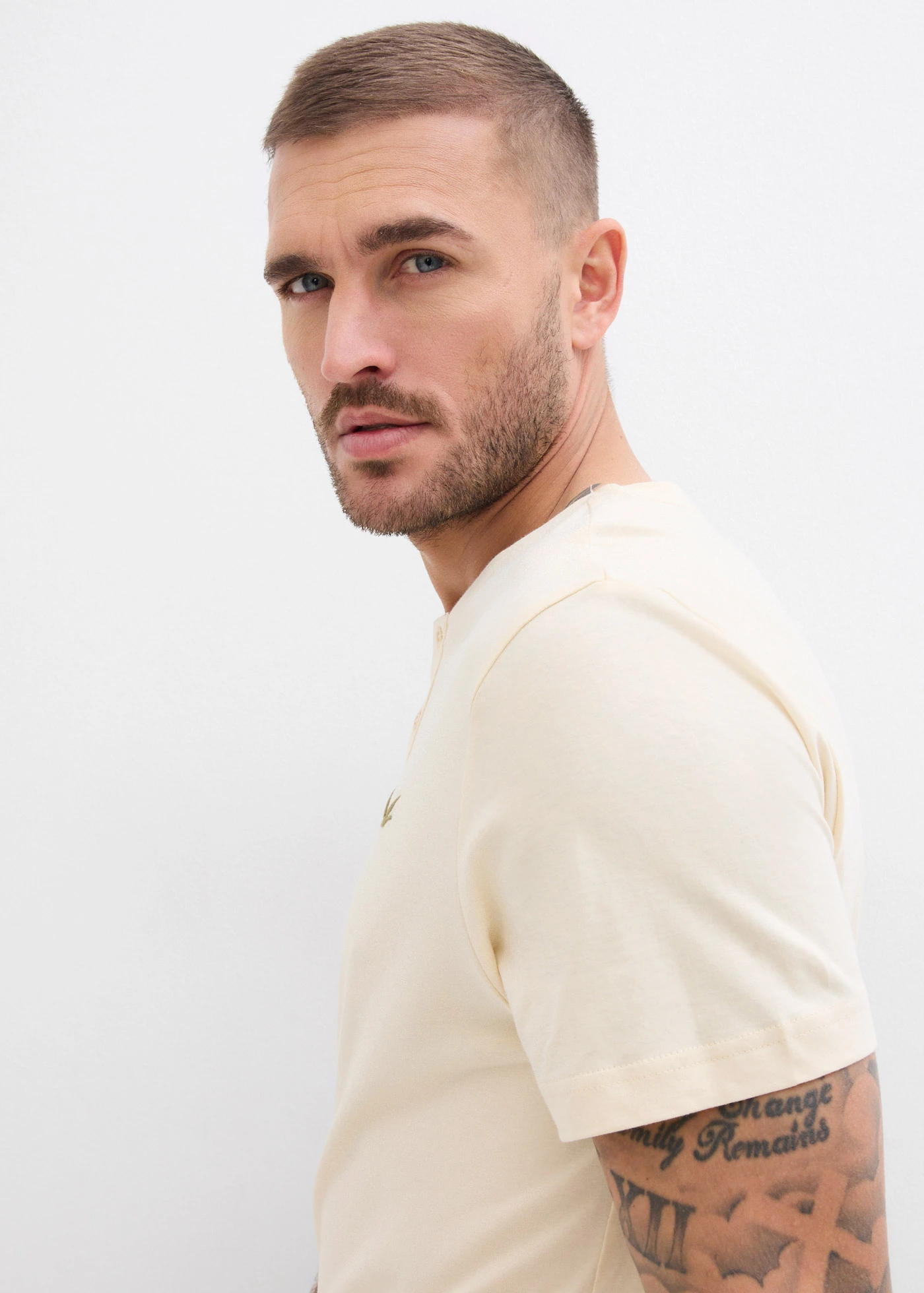 Henley shirt met biologisch katoen (set van 3) • olijfgroen + beige + donkerblauw • bonprix online shop