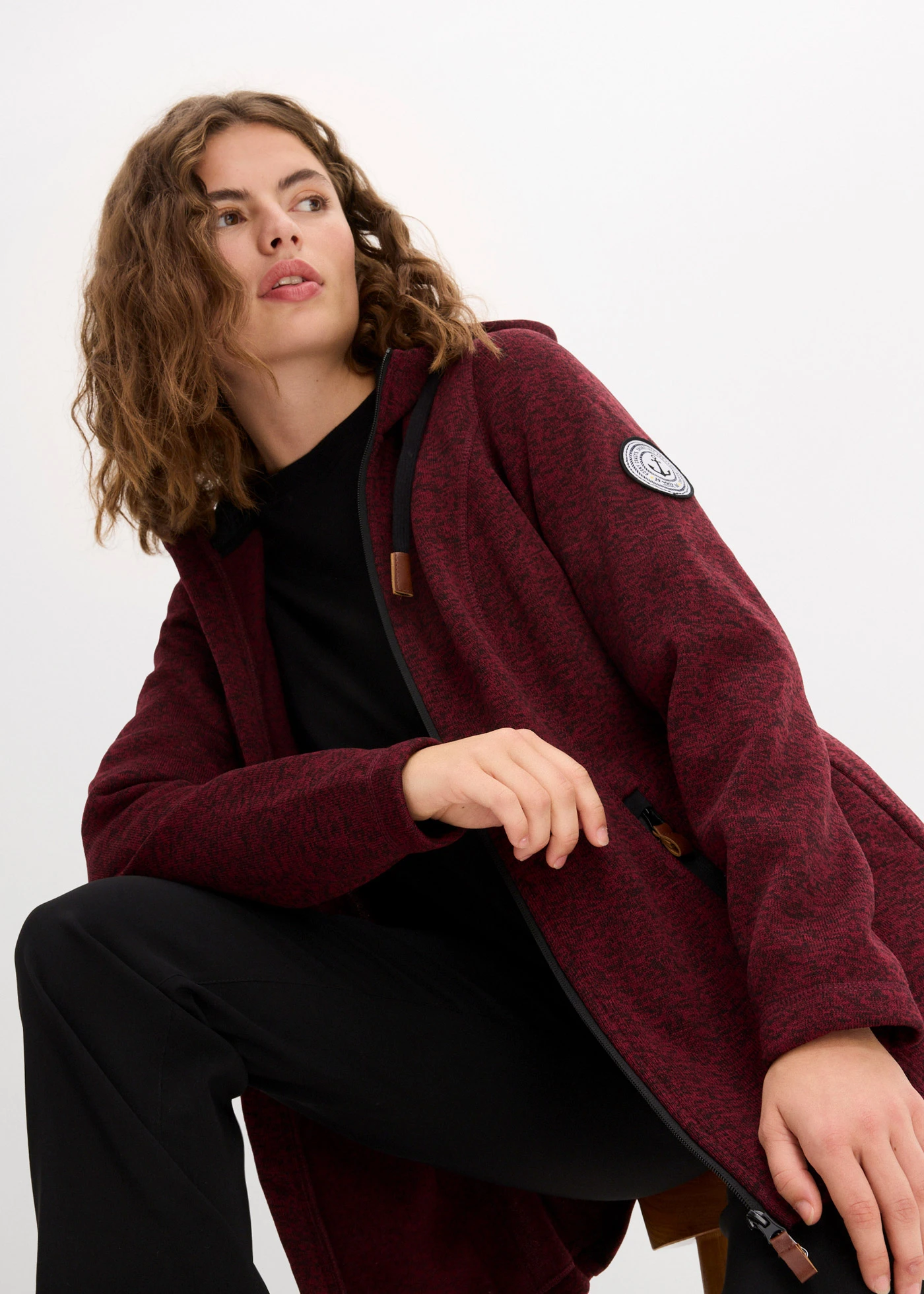 Veste en maille polaire à capuche • bordeaux chiné • Boutique bonprix
