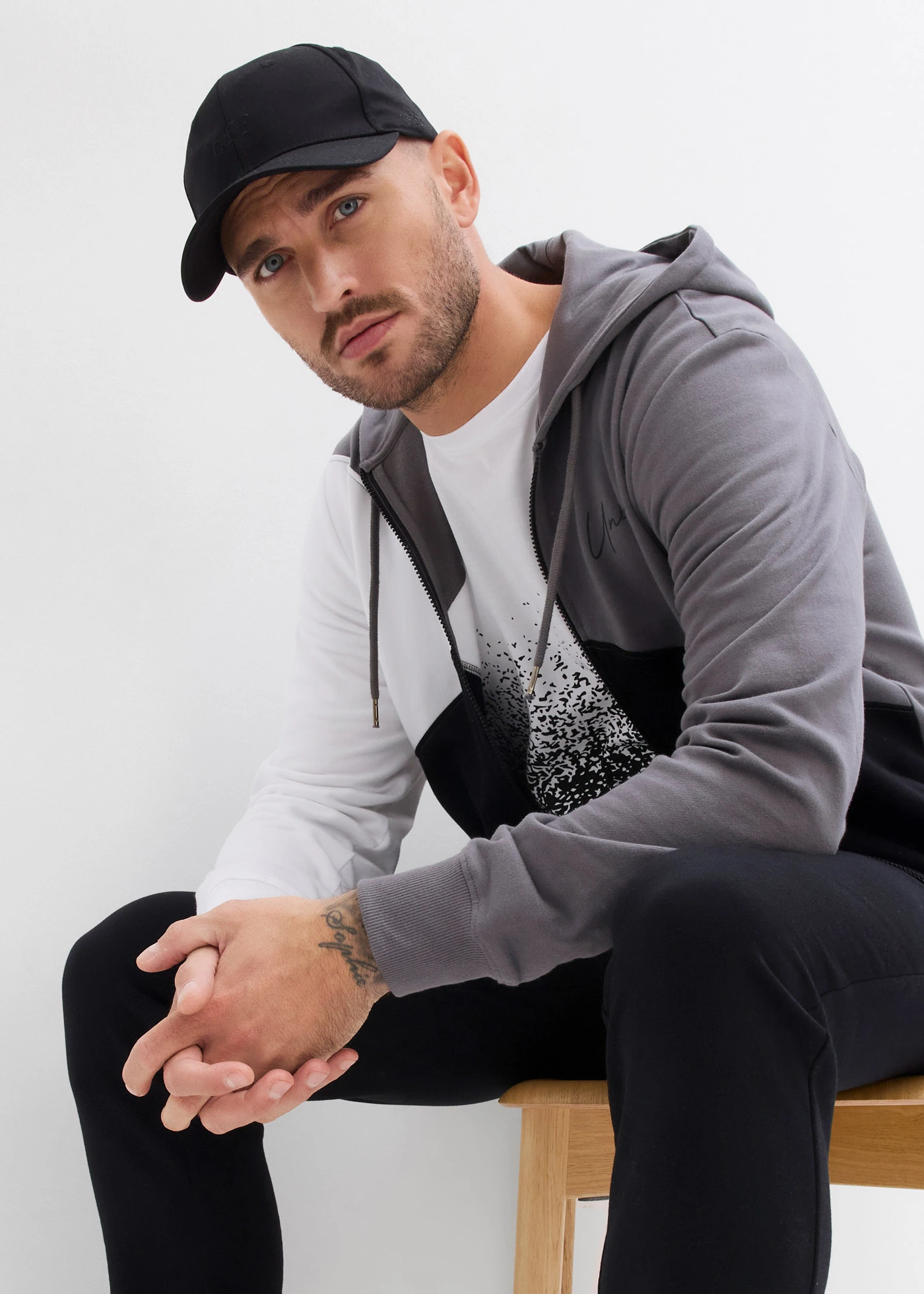 Sweatvest met capuchon van puur biologisch katoen • rookgrijs-wit-zwart met print • bonprix online shop