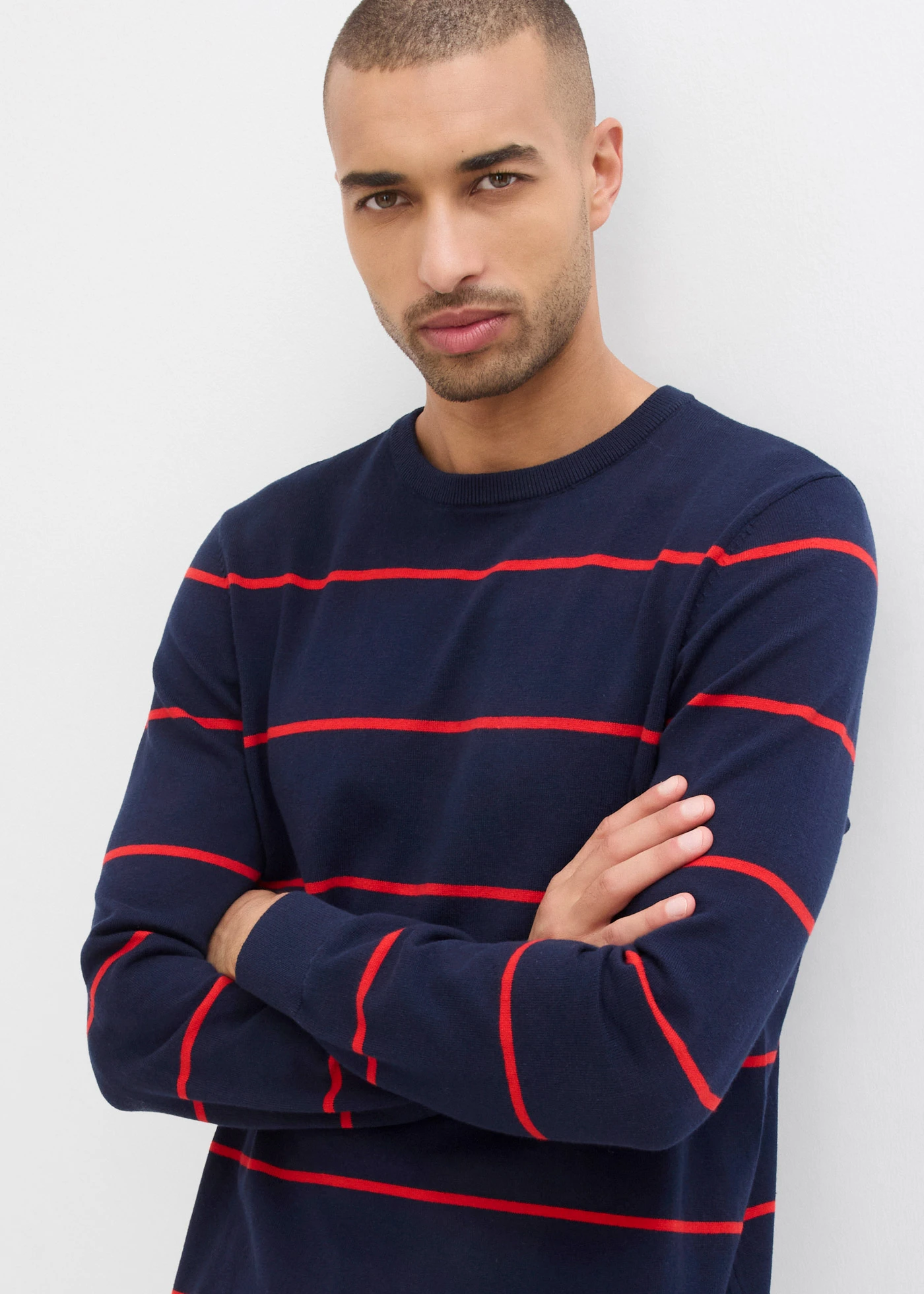 Fijngebreide trui, regular fit • donkerblauw-rood gestreept • bonprix online shop