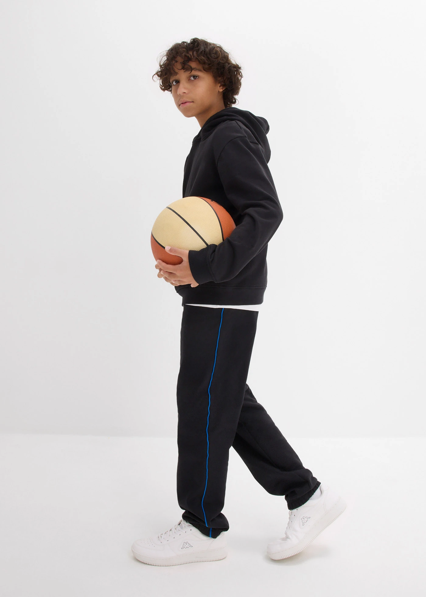 Hoodie van een zachte katoenmix • zwart • bonprix online shop