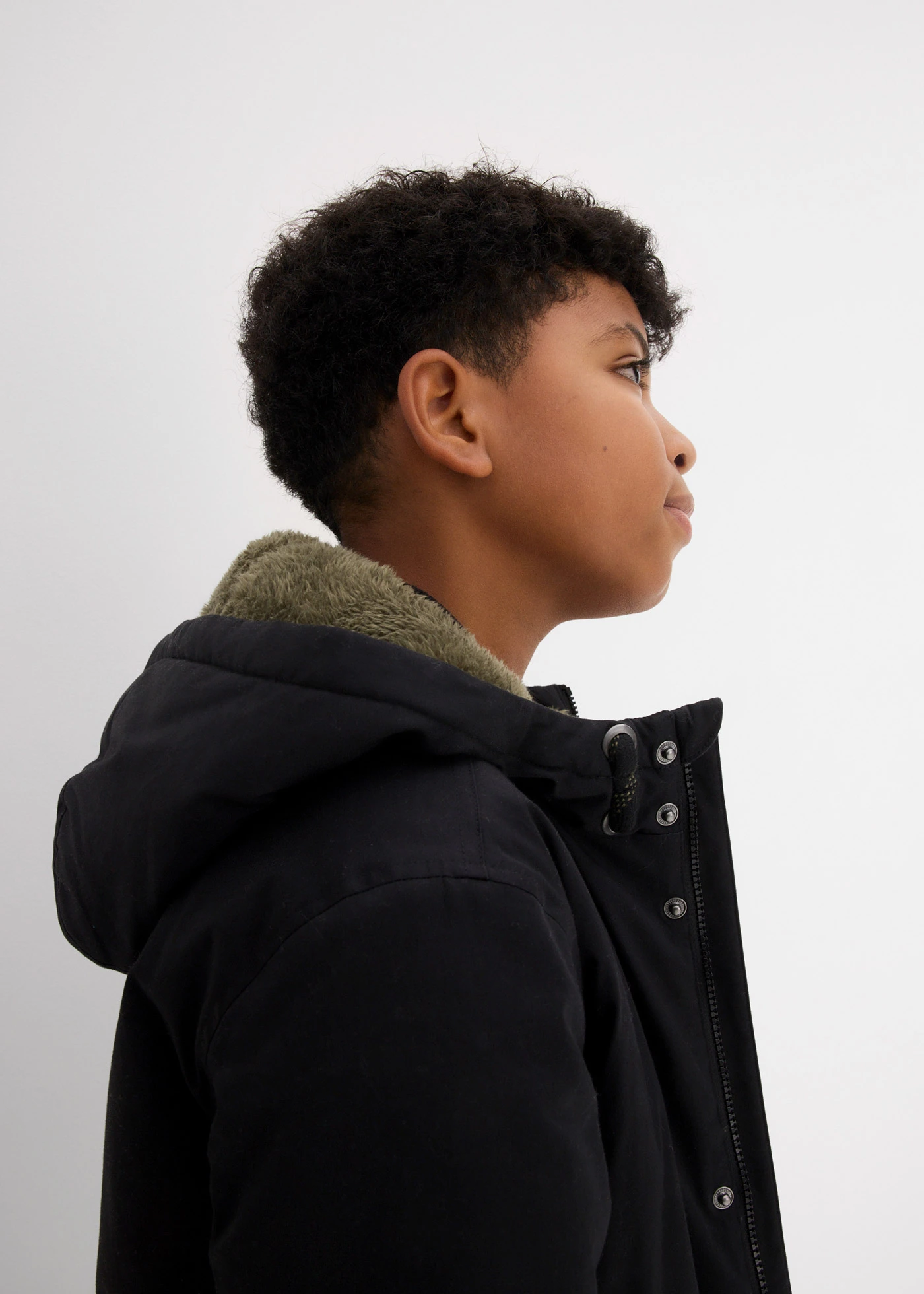 Parka d’hiver déperlante, chaudement doublée • noir-olive • Boutique bonprix