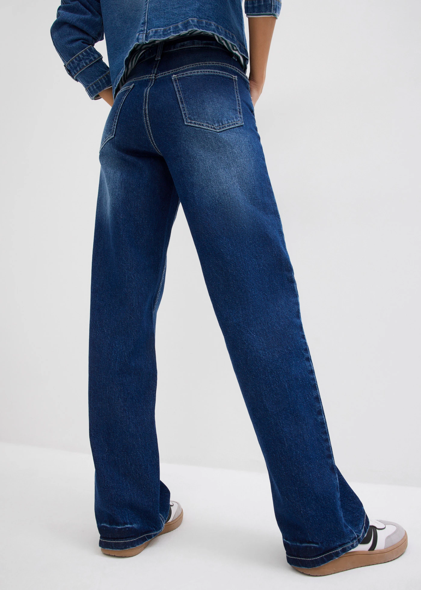 Blugi Loose Straight • bleumarin denim uzat • magazin bonprix