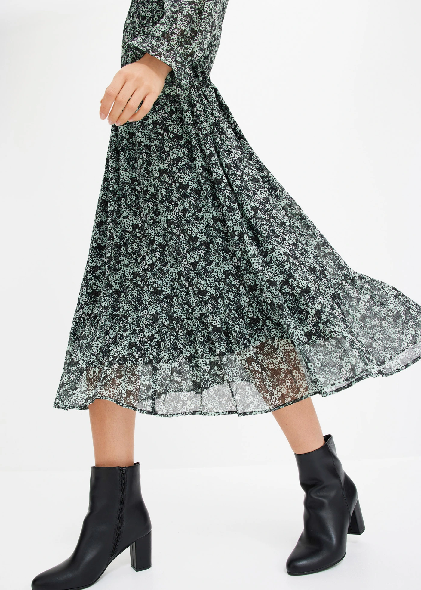 Robe midi • noir-menthe floral • Boutique bonprix