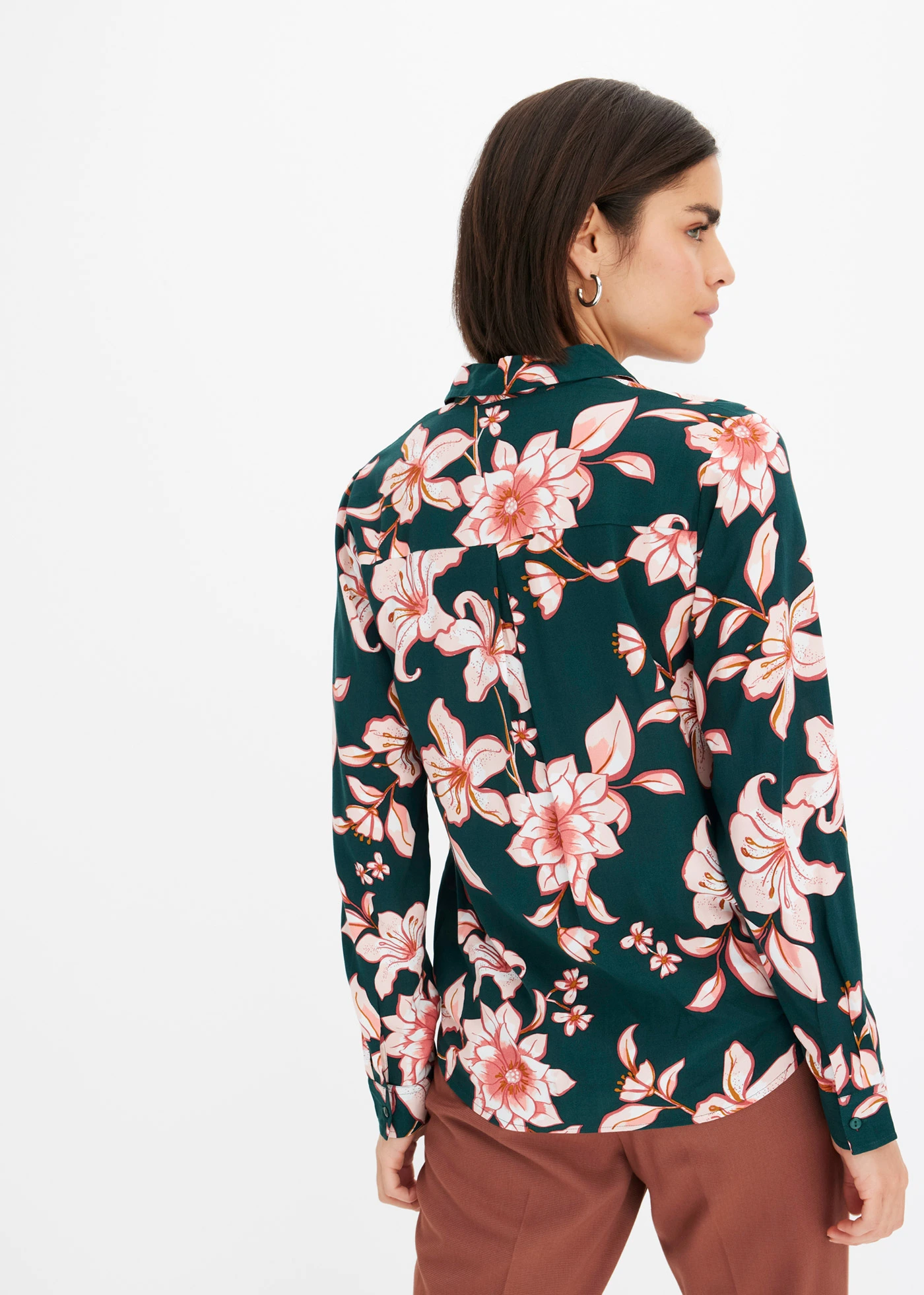Chemisier imprimé en viscose fluide • vert foncé à fleurs • Boutique bonprix