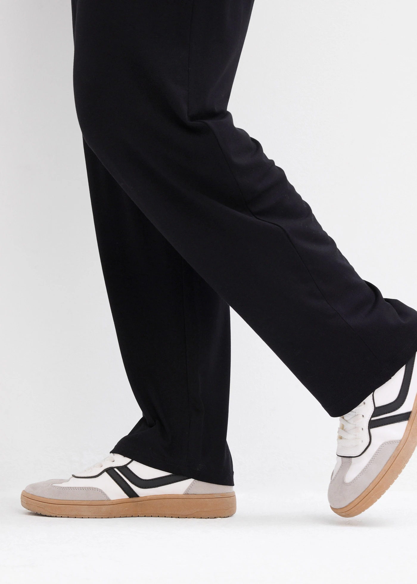 Zwangerschapsbroek van jersey met gesmokte tailleband, straight • zwart plus size • bonprix online shop