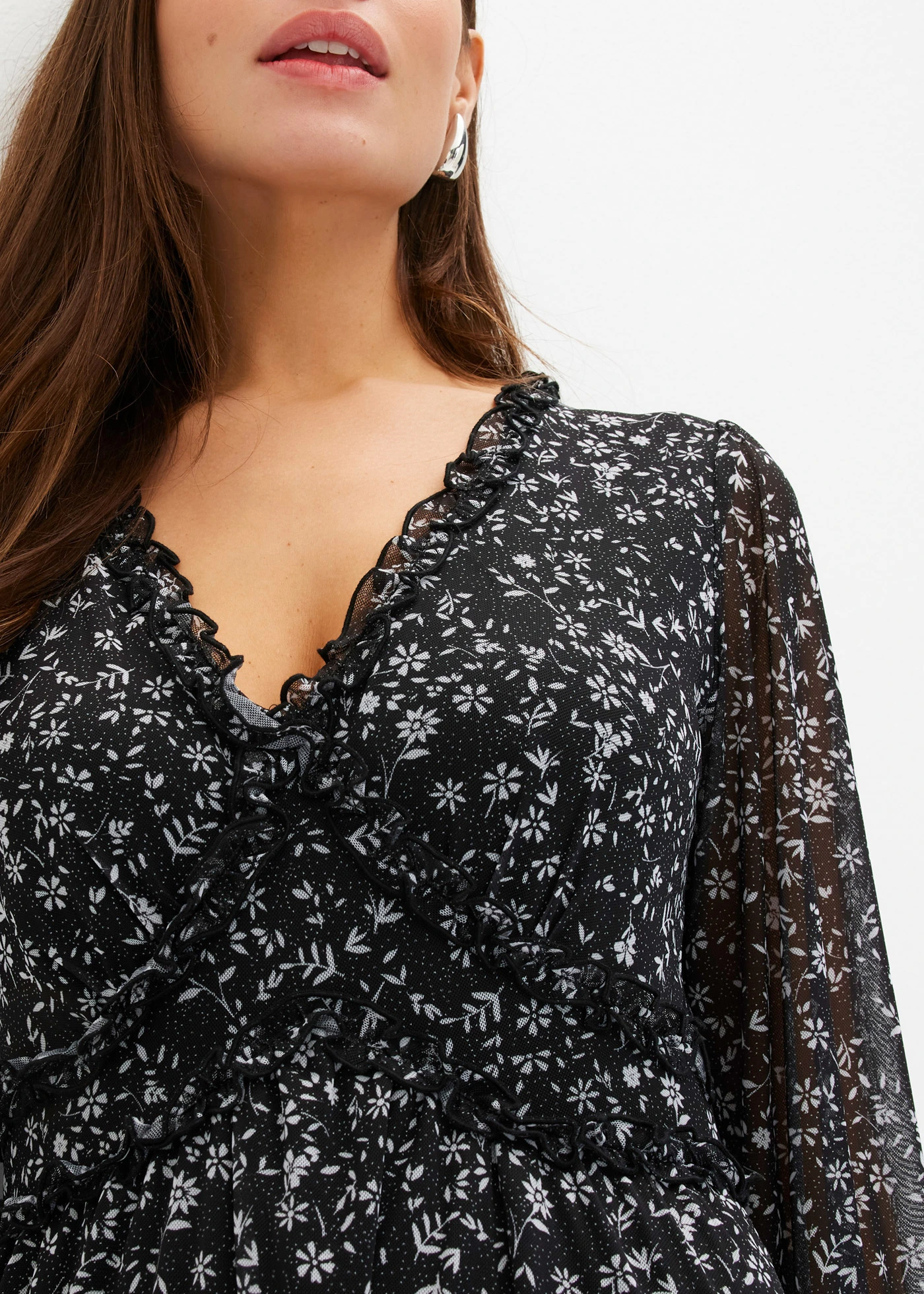 Mini jurk van fijn mesh • zwart-wit gebloemd • bonprix online shop