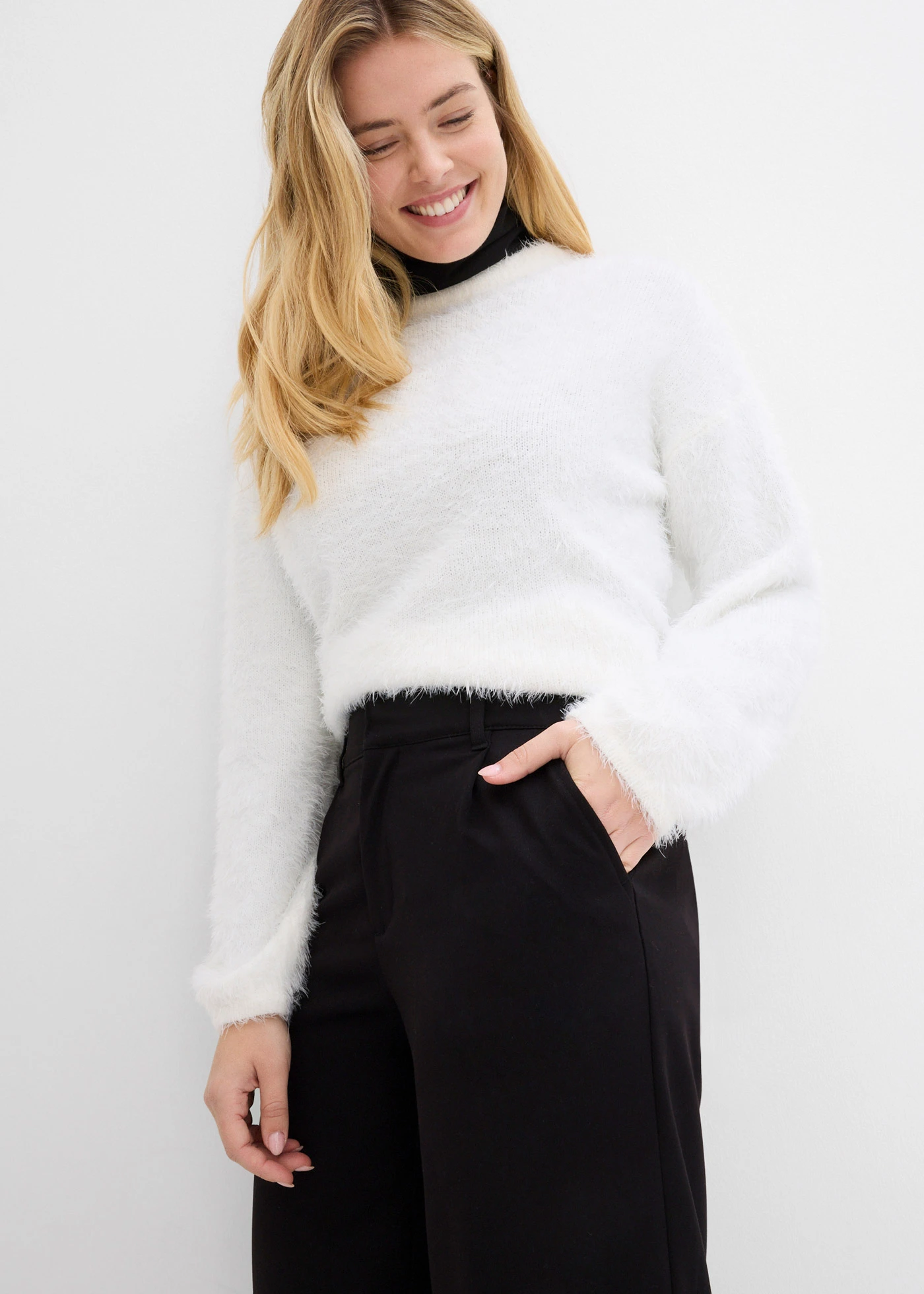 Široké kalhoty se sklady v pase, z viskózové směsi • černá • bonprix obchod