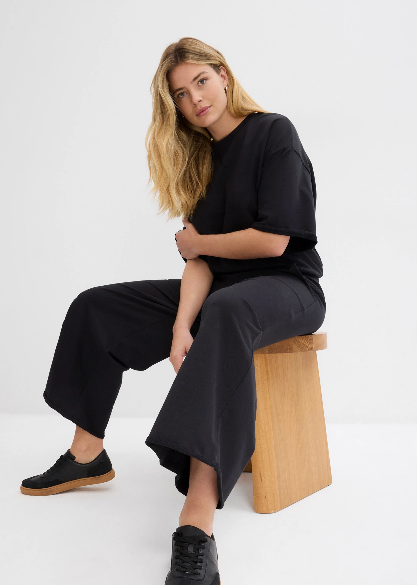 Pantalon sweat 7/8 large en coton • noir • product-page.page-title-suffix