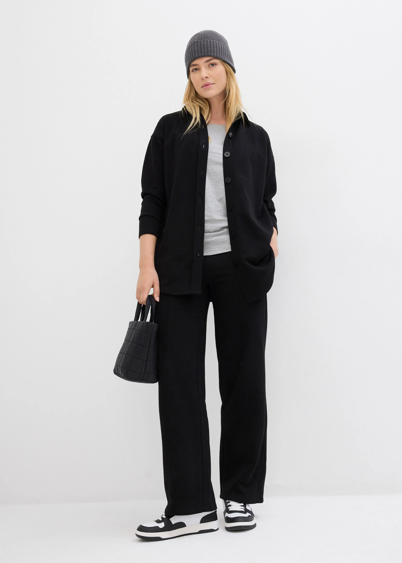 Dlhá mikinová bunda s vreckami • čierna • obchod bonprix