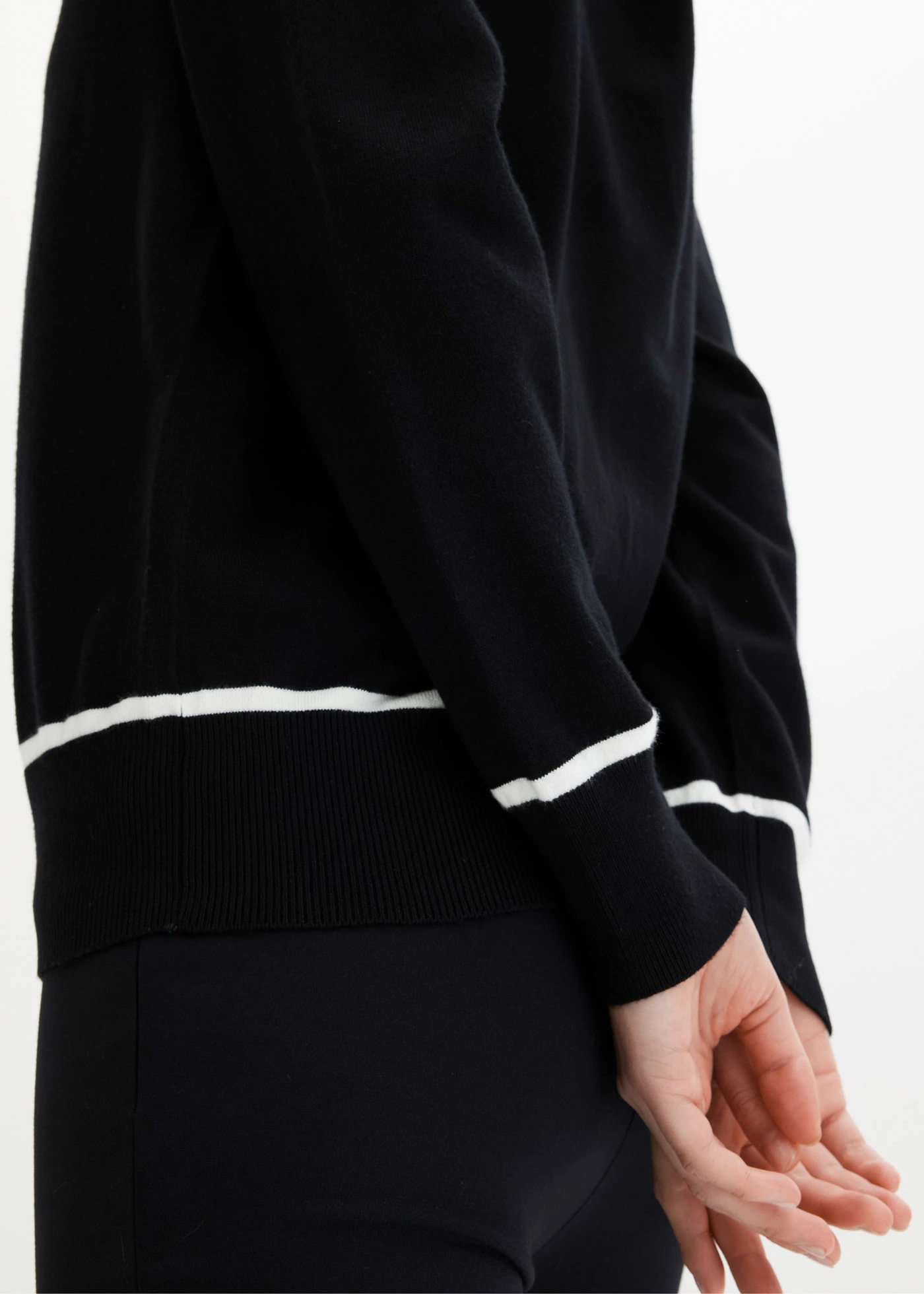 Cardigan cu model în V • negru/ecru • magazin bonprix