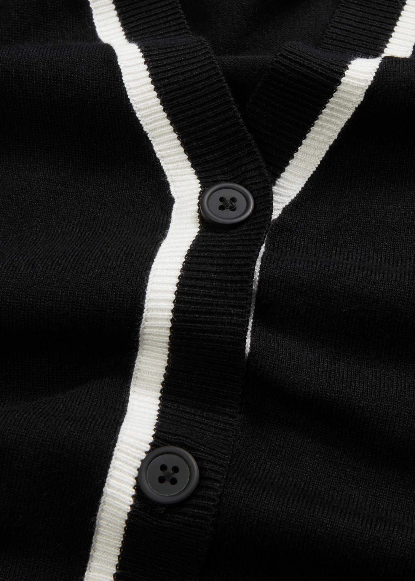 Cardigan cu model în V • negru/ecru • magazin bonprix