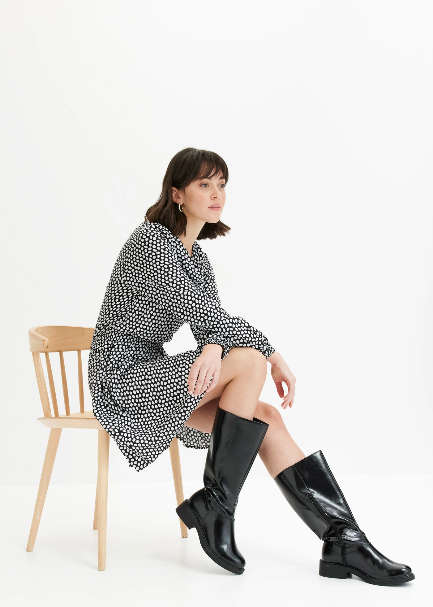 Mini jurk van gestructureerde crêpe • gestipt zwart/wit • bonprix online shop