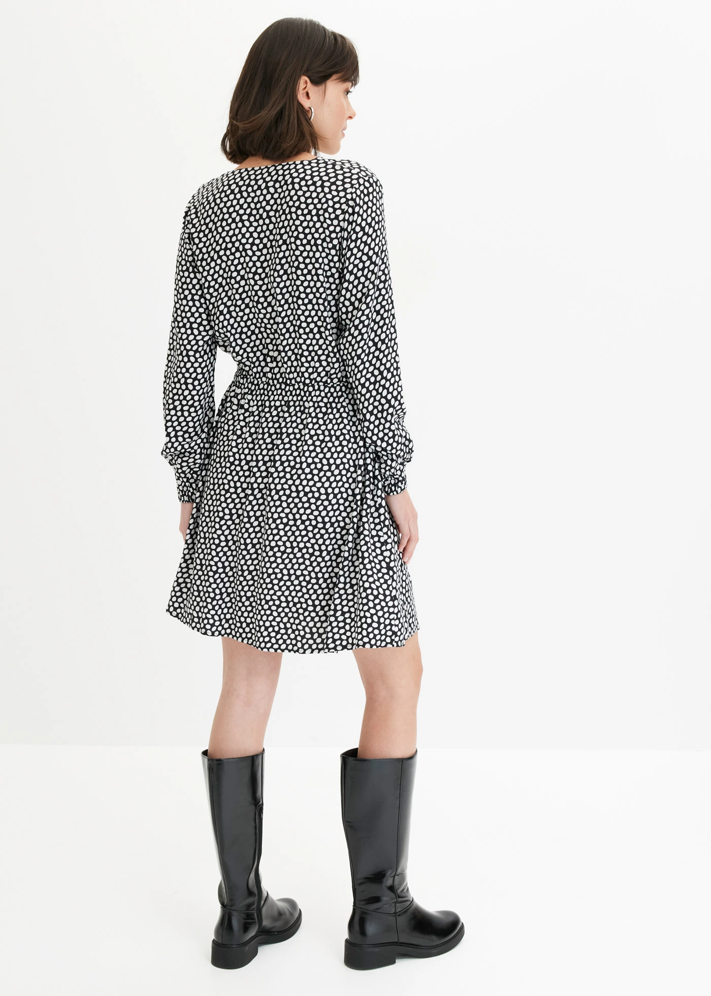 Mini jurk van gestructureerde crêpe • gestipt zwart/wit • bonprix online shop