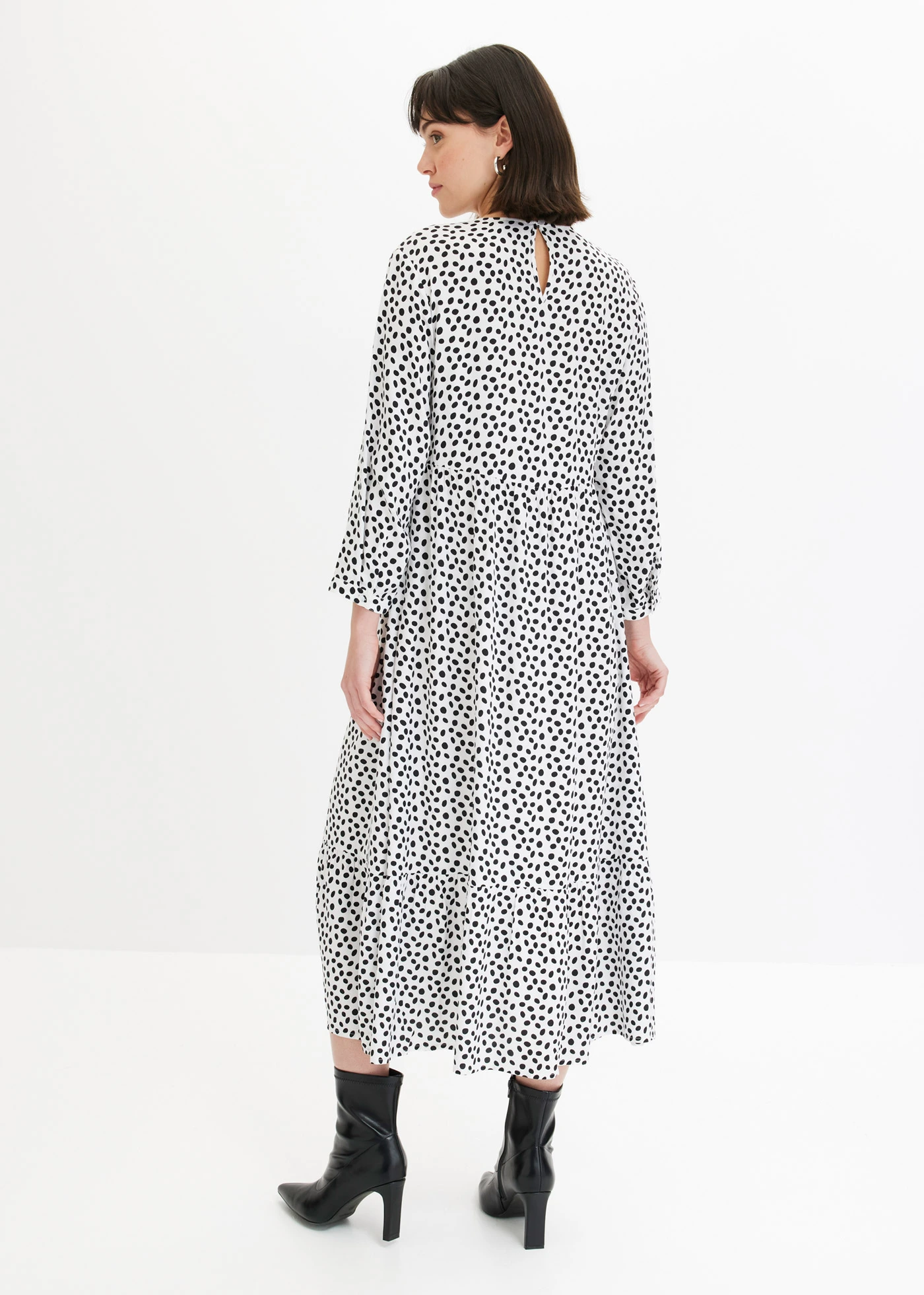 Sukienka midi z krepy w strukturalny wzór • biało-czarny w kropki • bonprix obchod