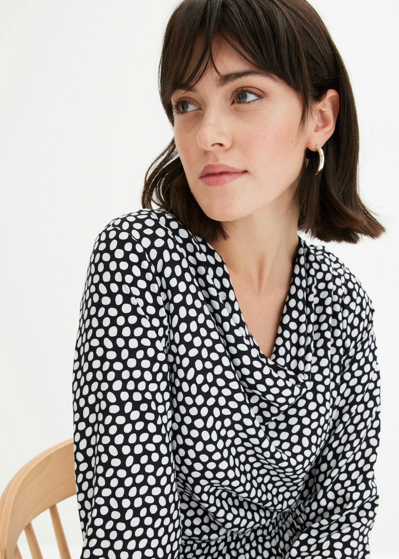 Mini jurk van gestructureerde crêpe • gestipt zwart/wit • bonprix online shop