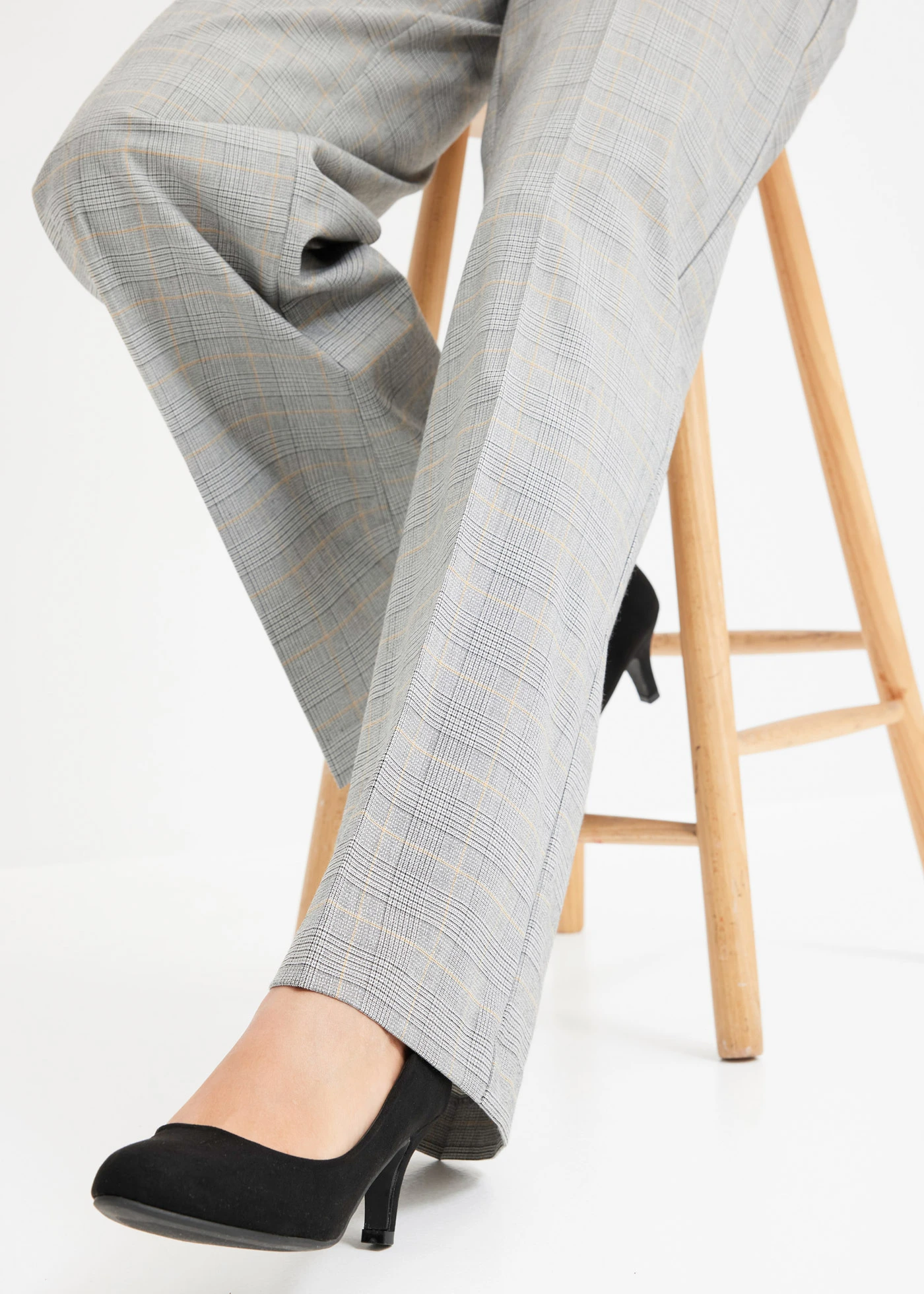 Pantaloni marlene cu viscoză și carouri glencheck • negru-nisipiu cadrilat • magazin bonprix