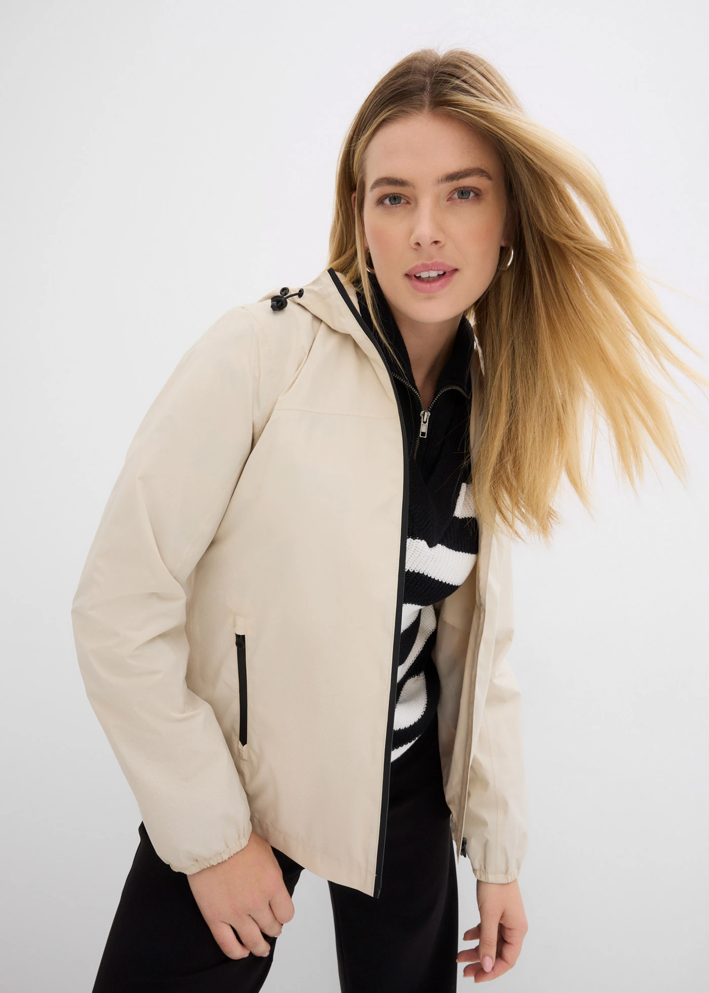 Waterdichte regenjas, met zak • lichtsand • bonprix online shop