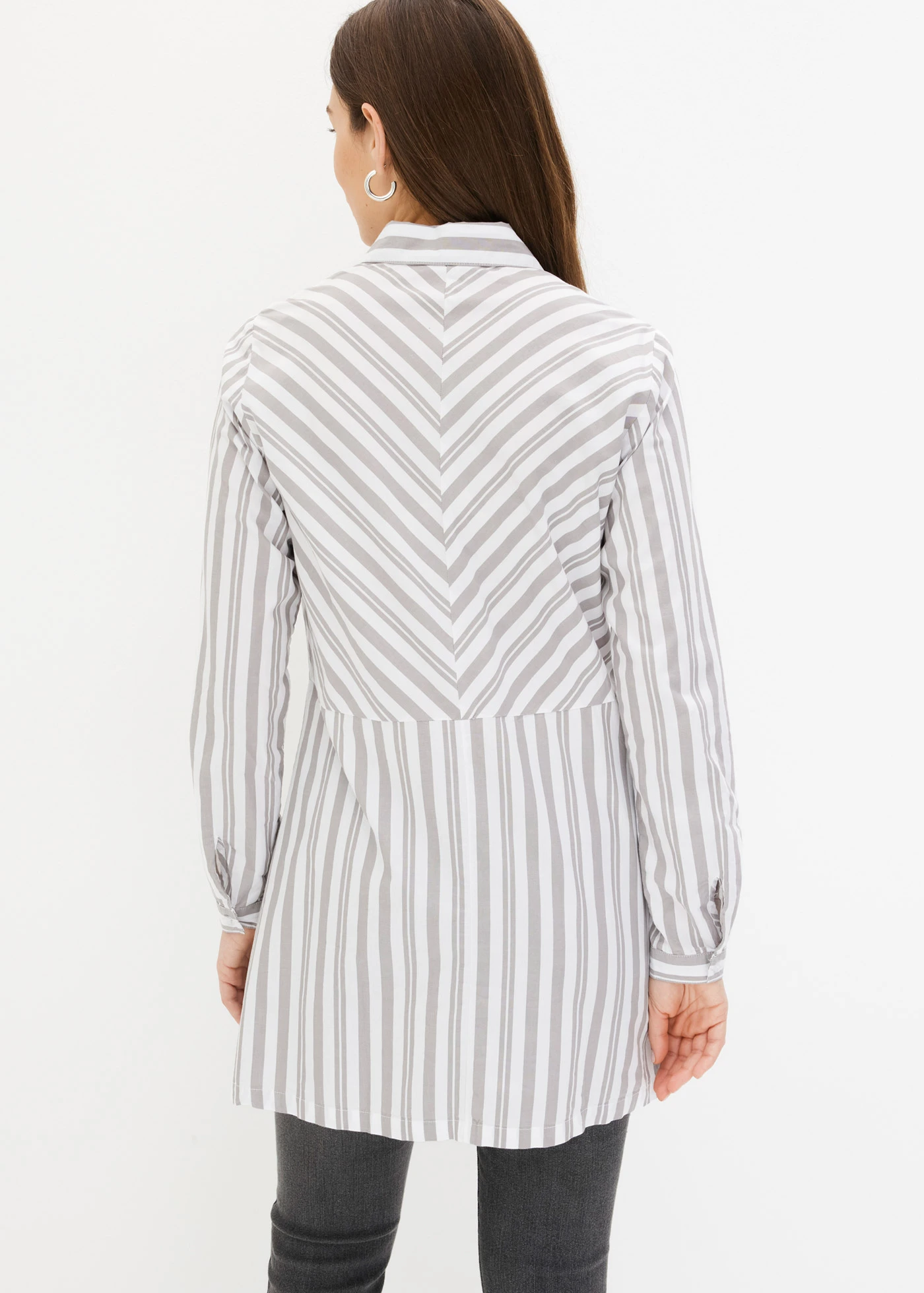 Lange blouse • grijs/wit • bonprix online shop