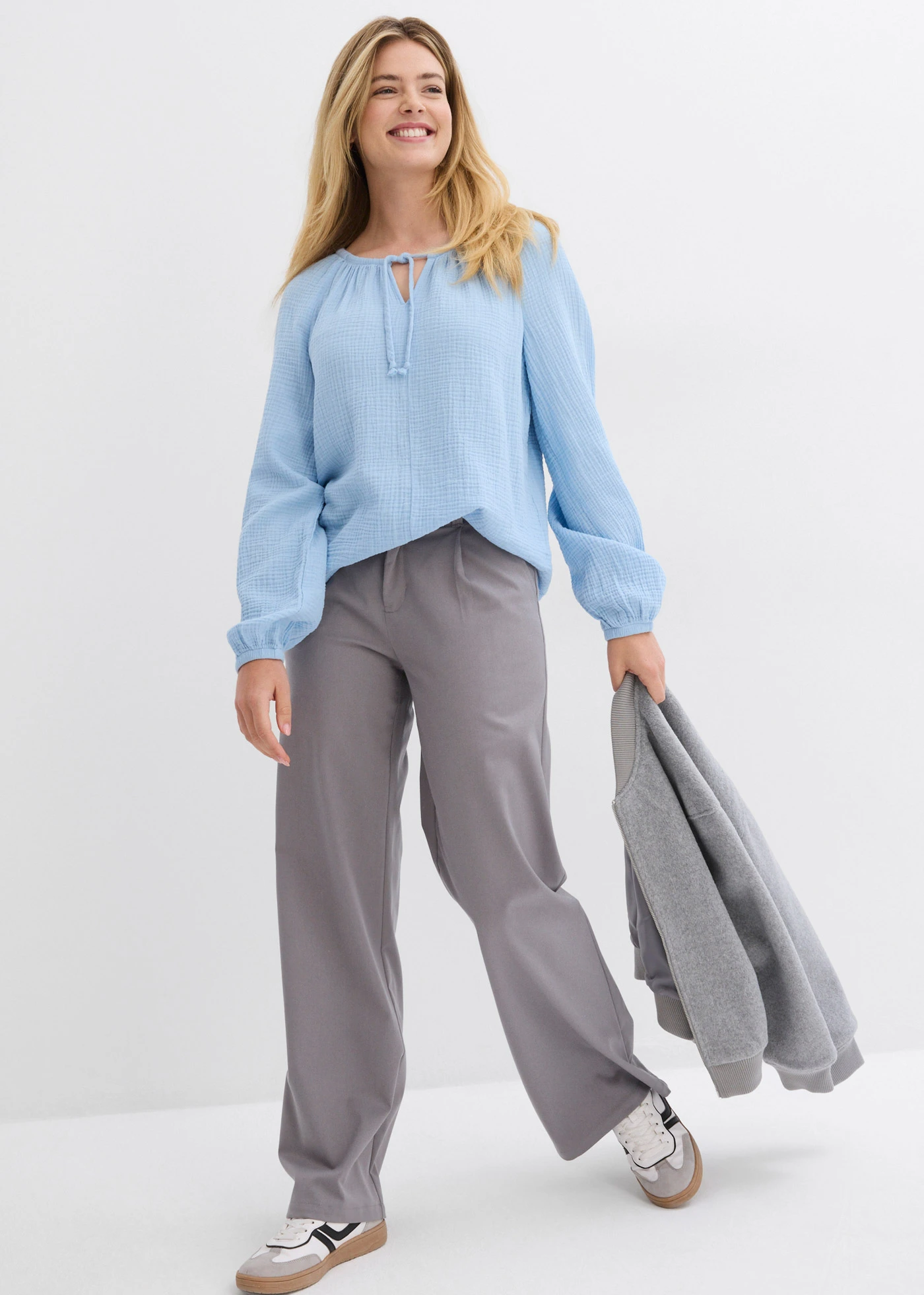 Mousseline blouse van katoen • lichtblauw • bonprix online shop