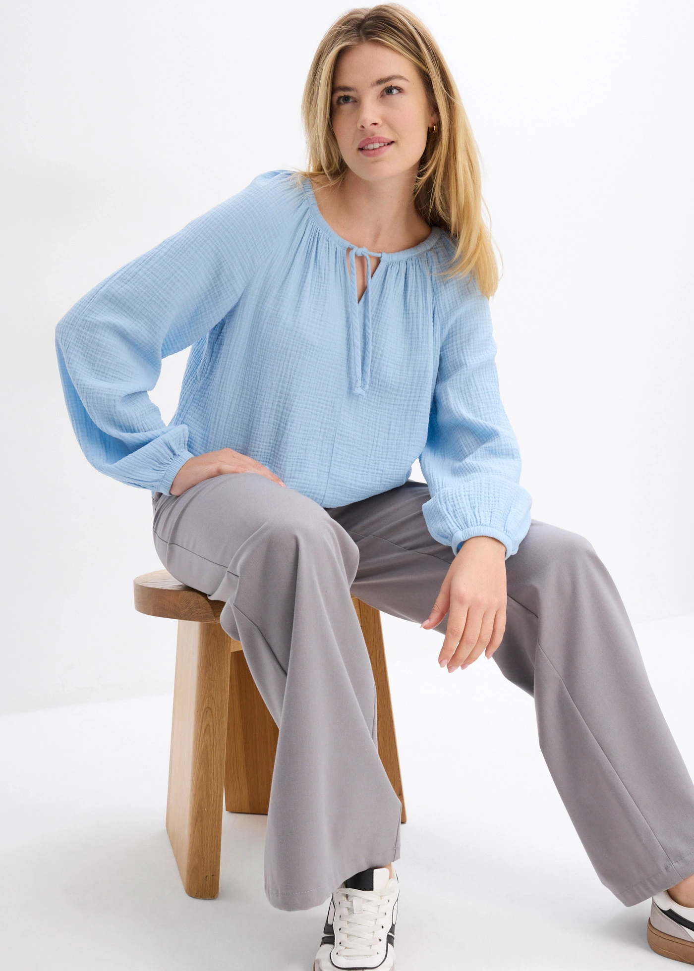 Mousseline blouse van katoen • lichtblauw • bonprix online shop