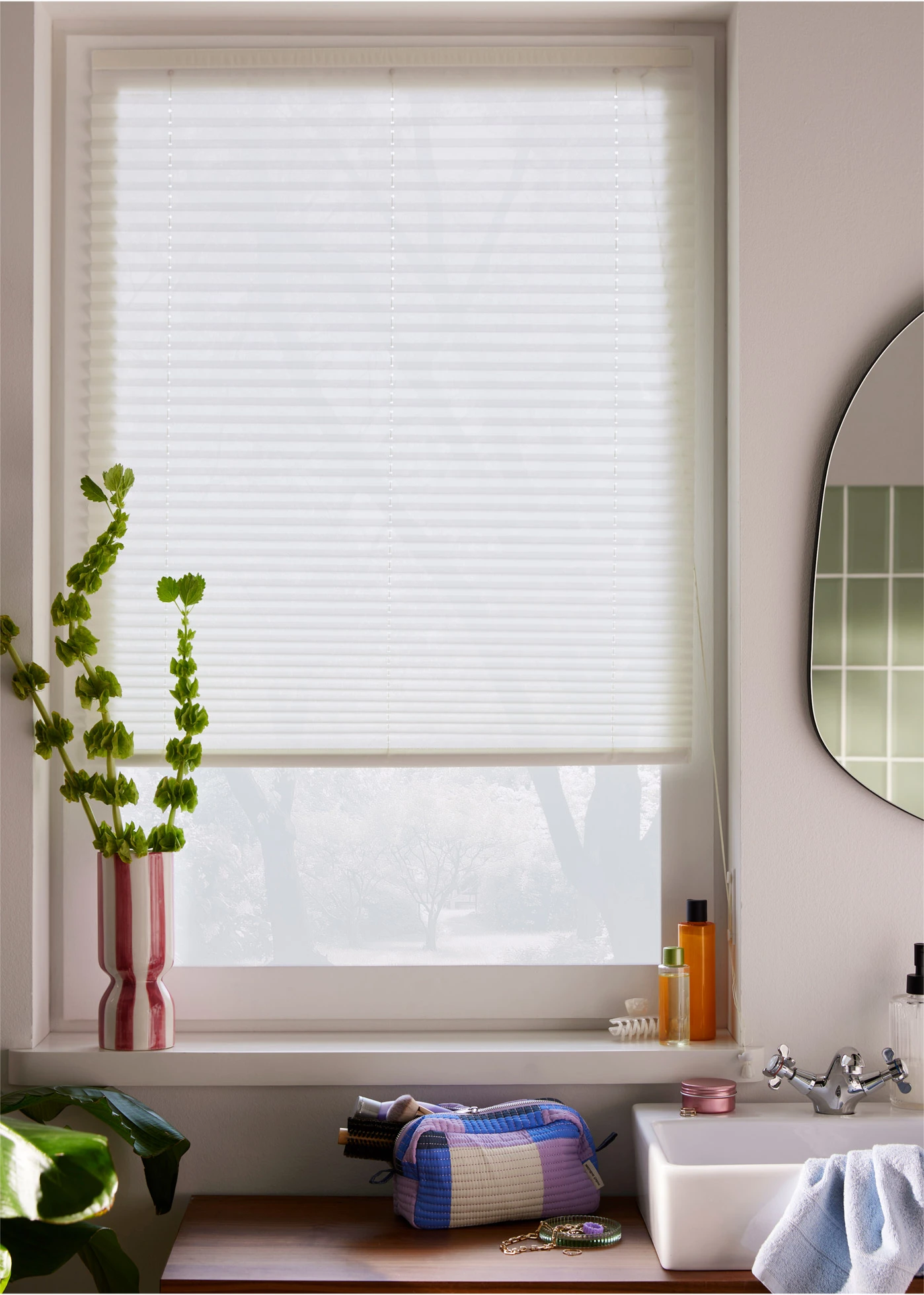 Verduisterend plisségordijn met klittenband • wit • bonprix online shop