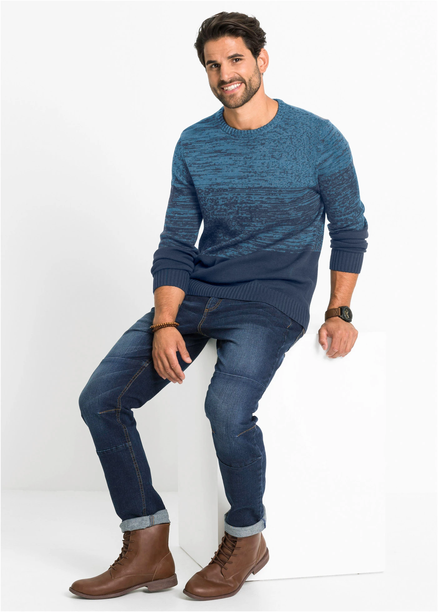 Pulover din tricotaj fin, cu croi confortabil, cu din amestec moale de bumbac • albastru blugi/bleumarin cu dungi orizontale • magazin bonprix