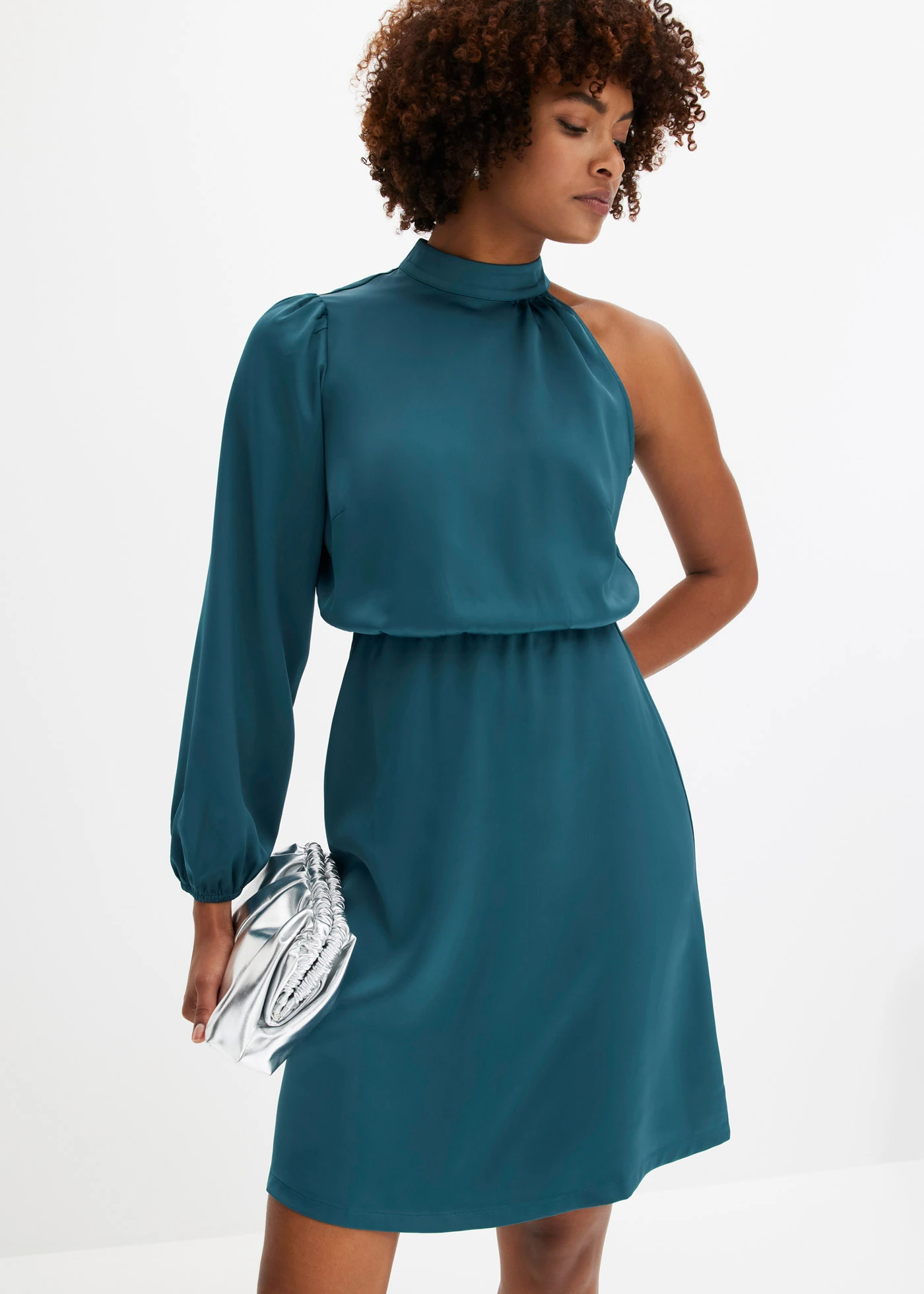 Šaty na jedno rameno, z lesklého saténu • zelené korenie • obchod bonprix