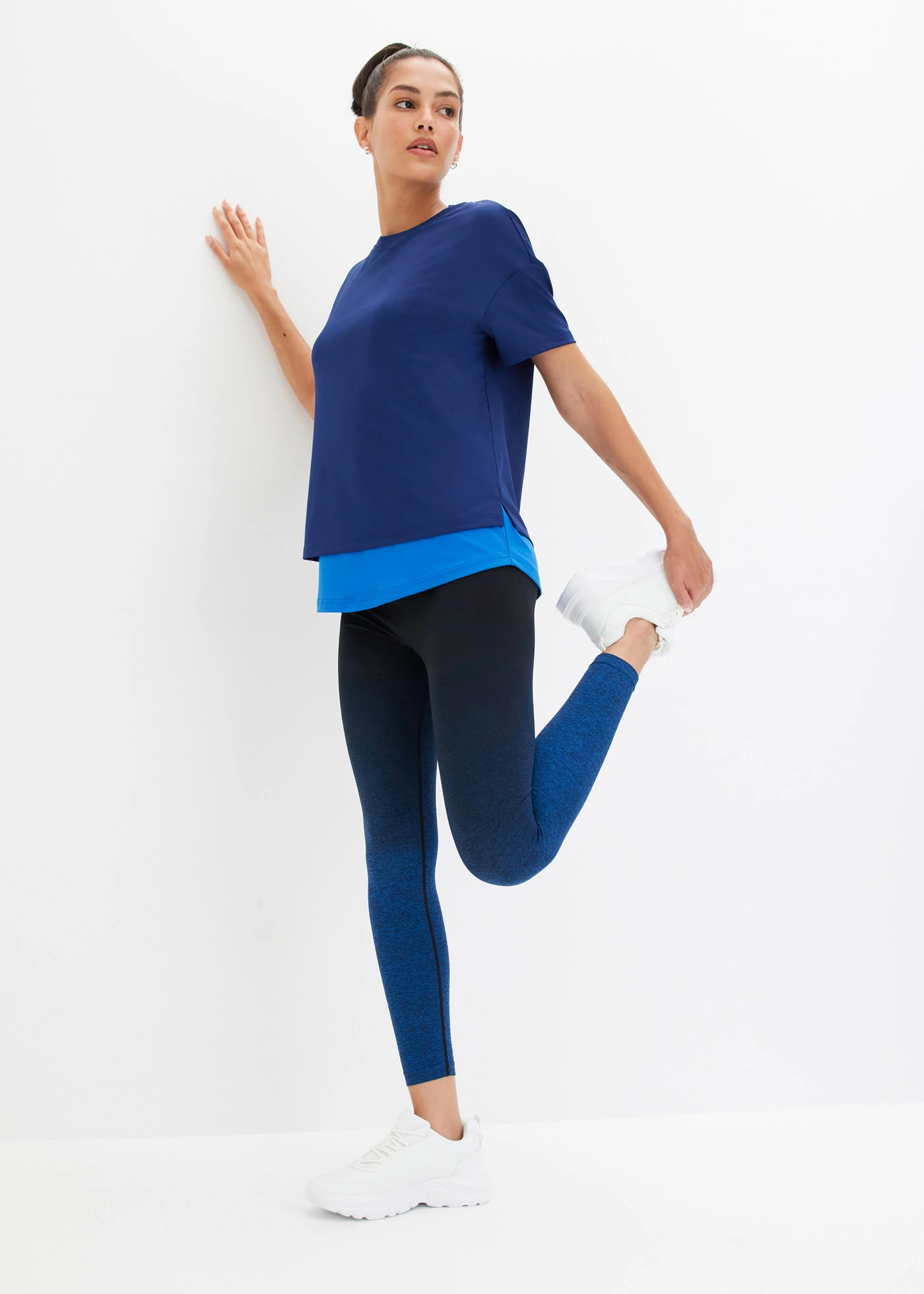 Seamless sport legging színátmenetellel, gyorsan szárad • horizont kék-fekete • bonprix áruház