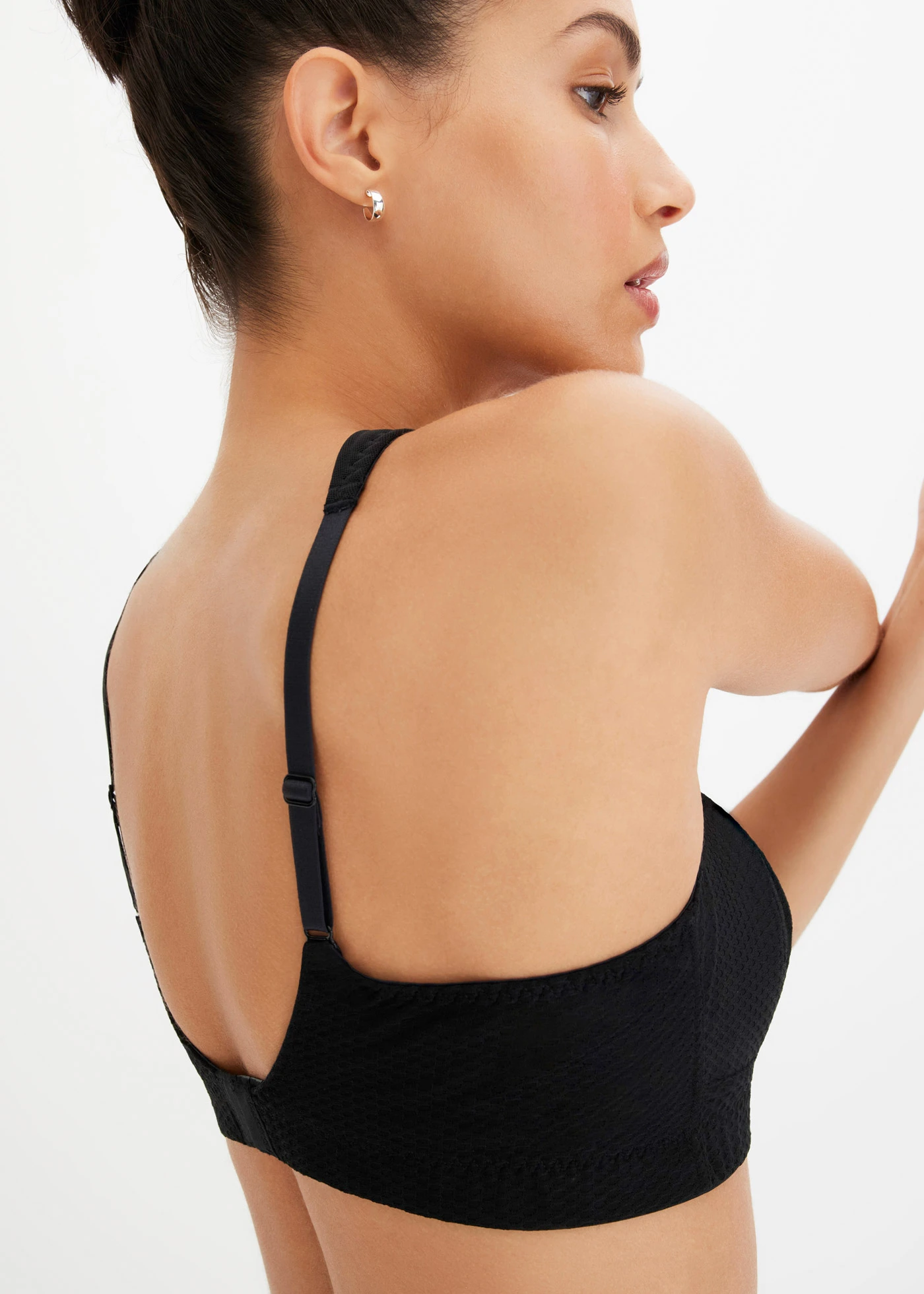 Sport melltartó, erősen tart • fekete/bodza • bonprix áruház