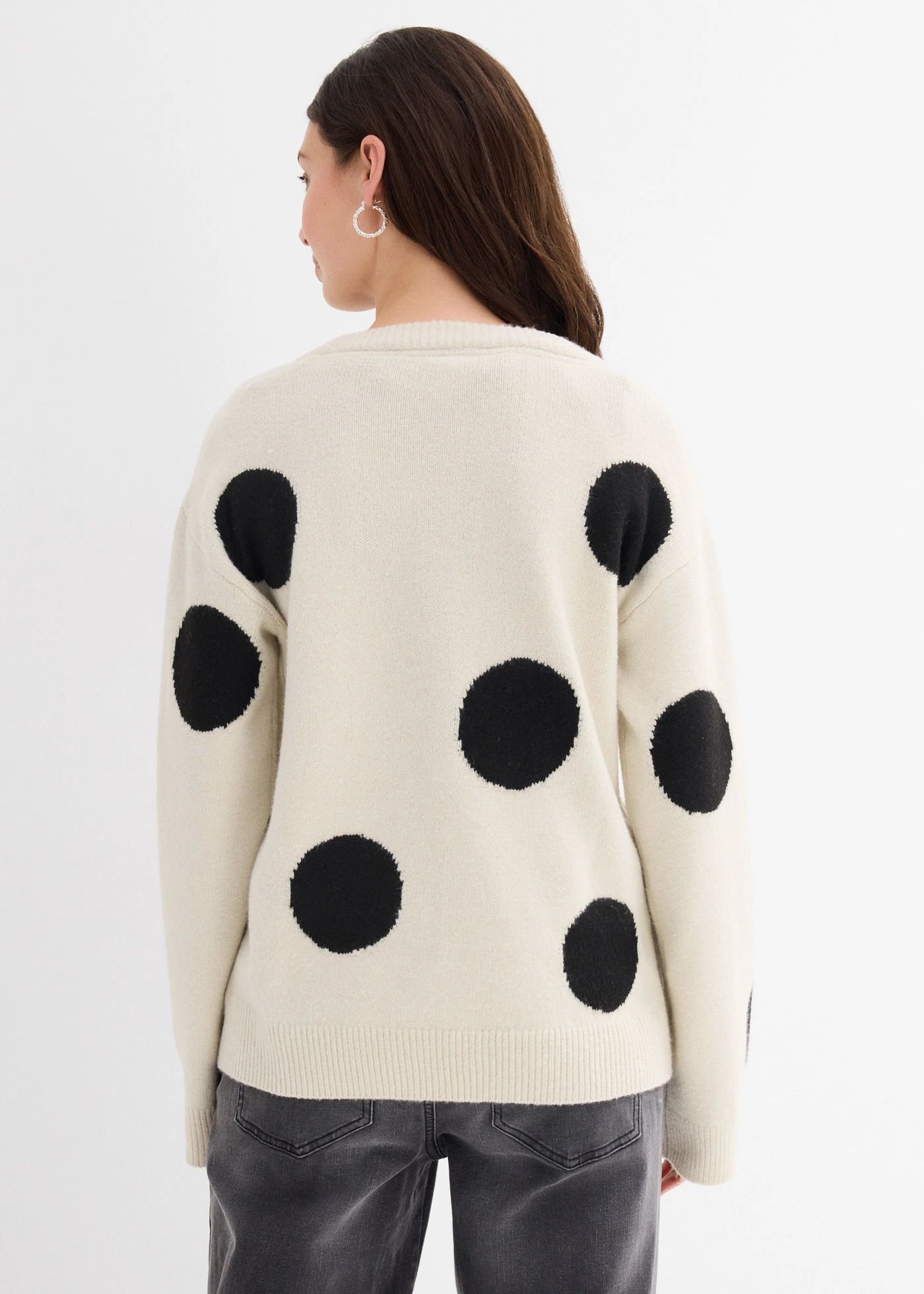 Oversized svetr • přírodní s černými puntíky • bonprix obchod