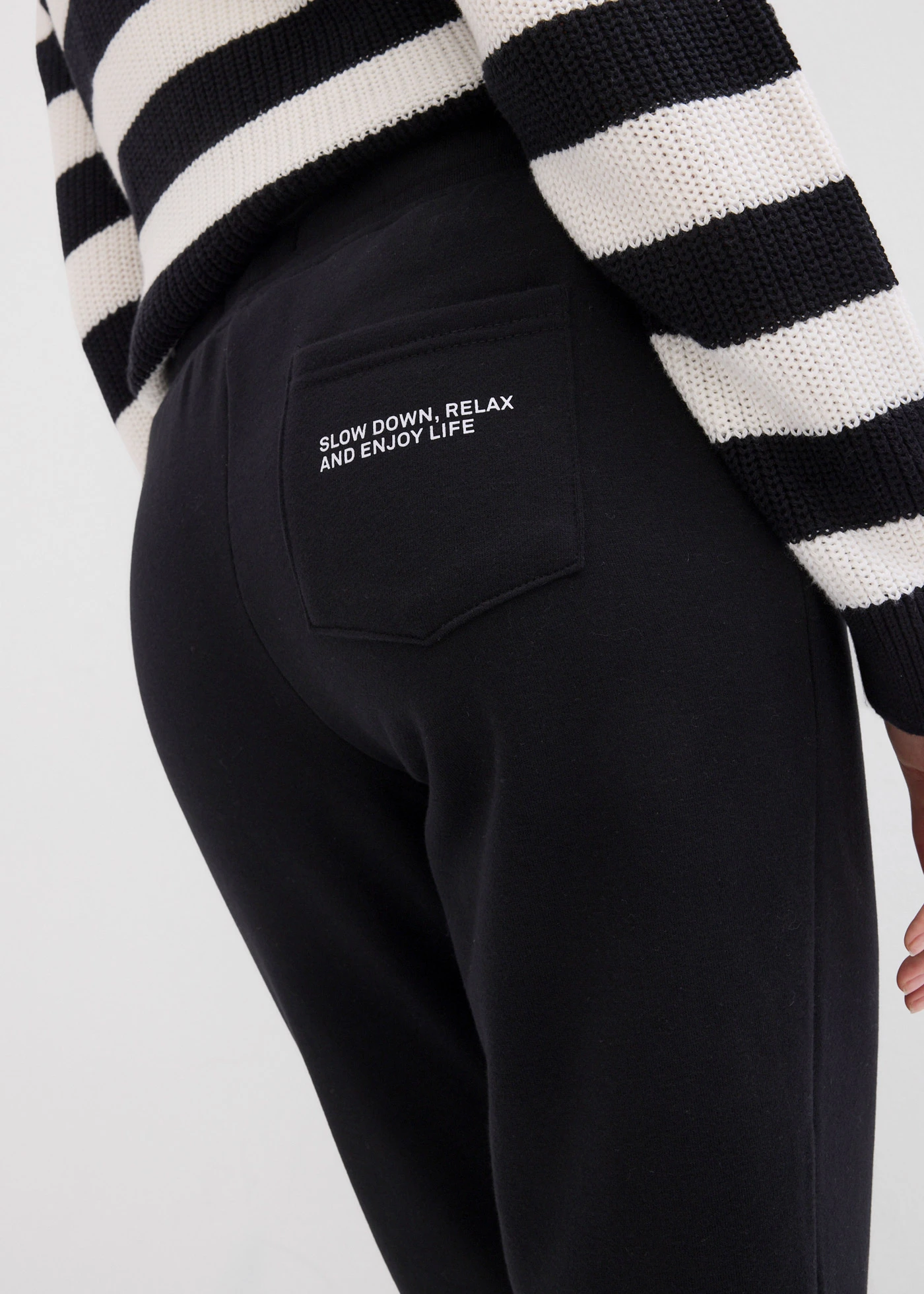 Tepláky, super soft, vyhnuté zakončenie • čierna • obchod bonprix