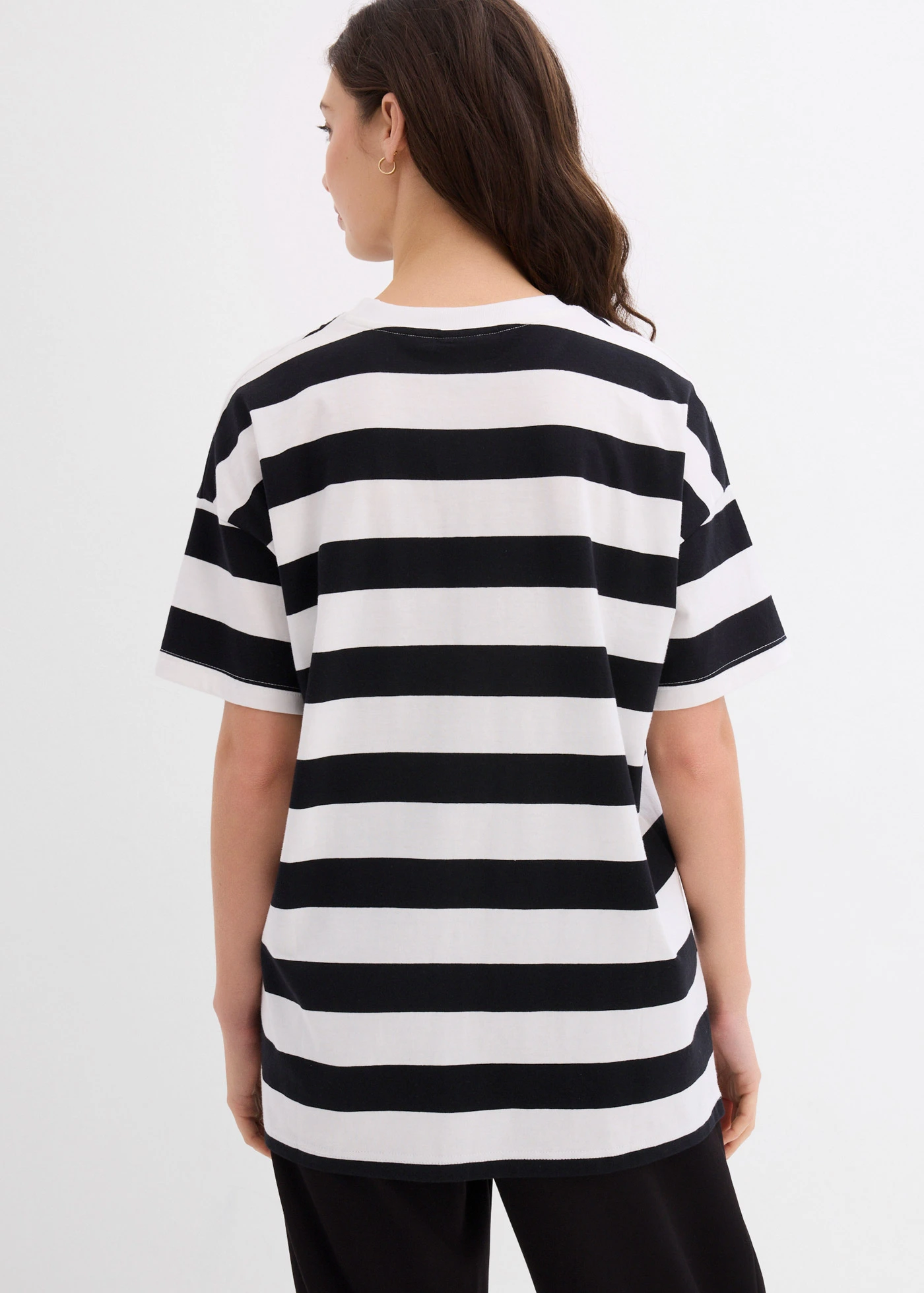 T-shirt oversize z czystej bawełny organicznej • czarno-biały w paski • sklep bonprix