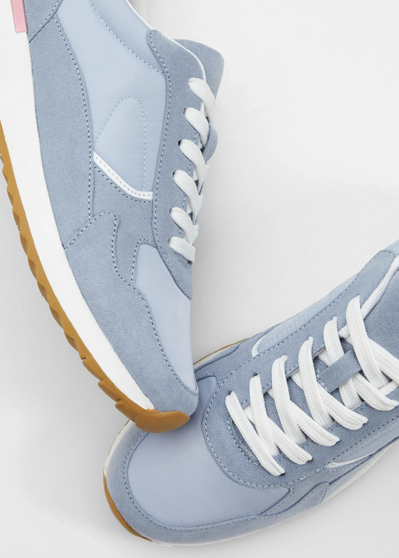 Sneakers au look rétro • bleu clair • Boutique bonprix