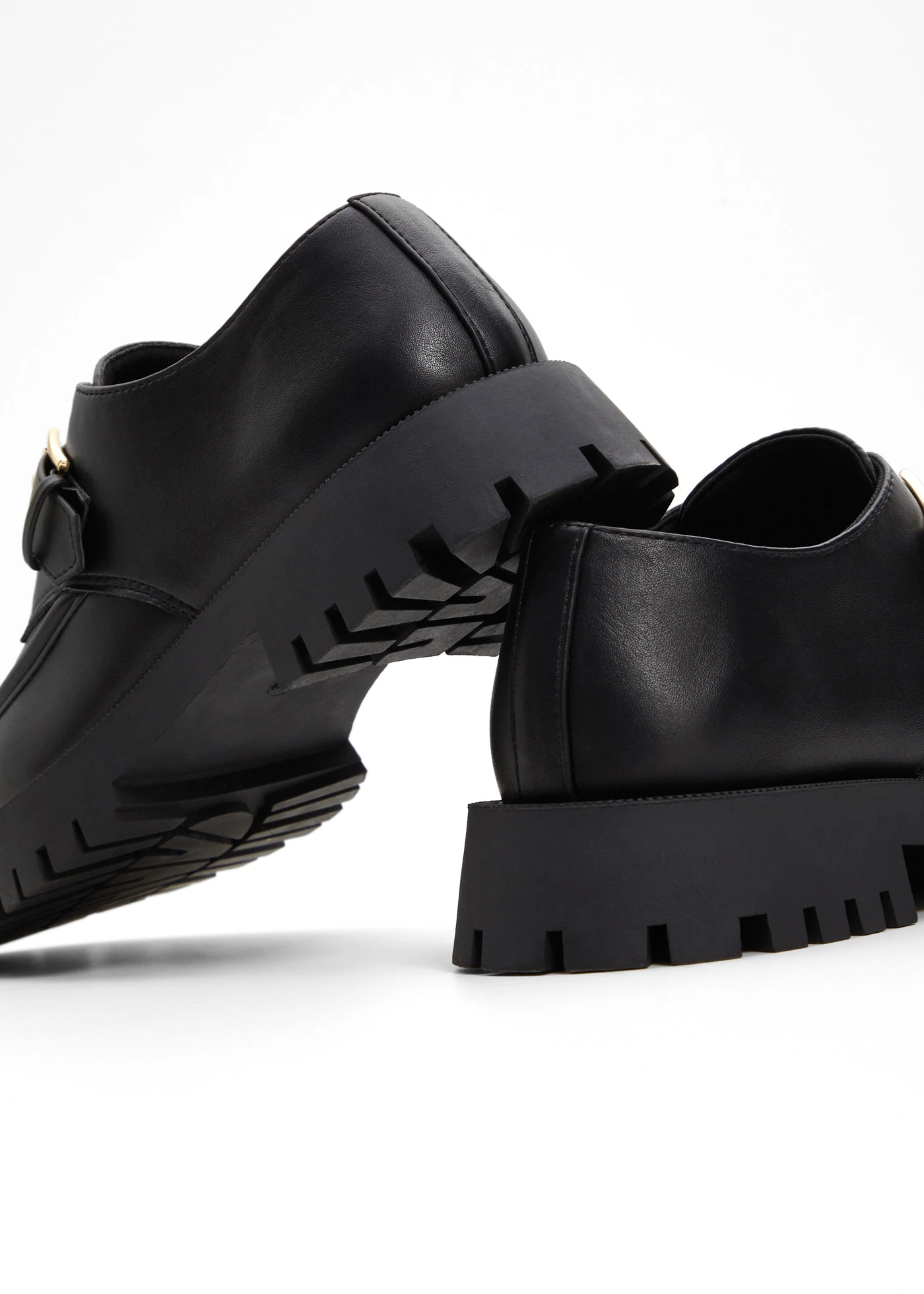Mocassins à semelle épaisse et boucle • noir • product-page.page-title-suffix