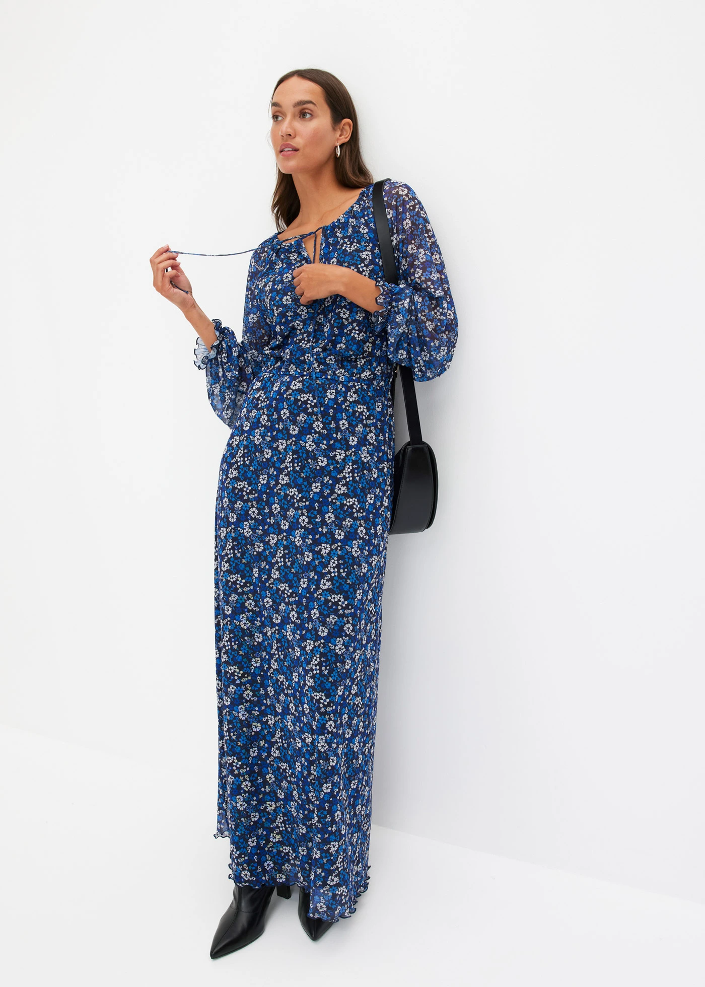 Gebloemde maxi jurk van mesh • zwart-crème-blauw gebloemd • bonprix online shop