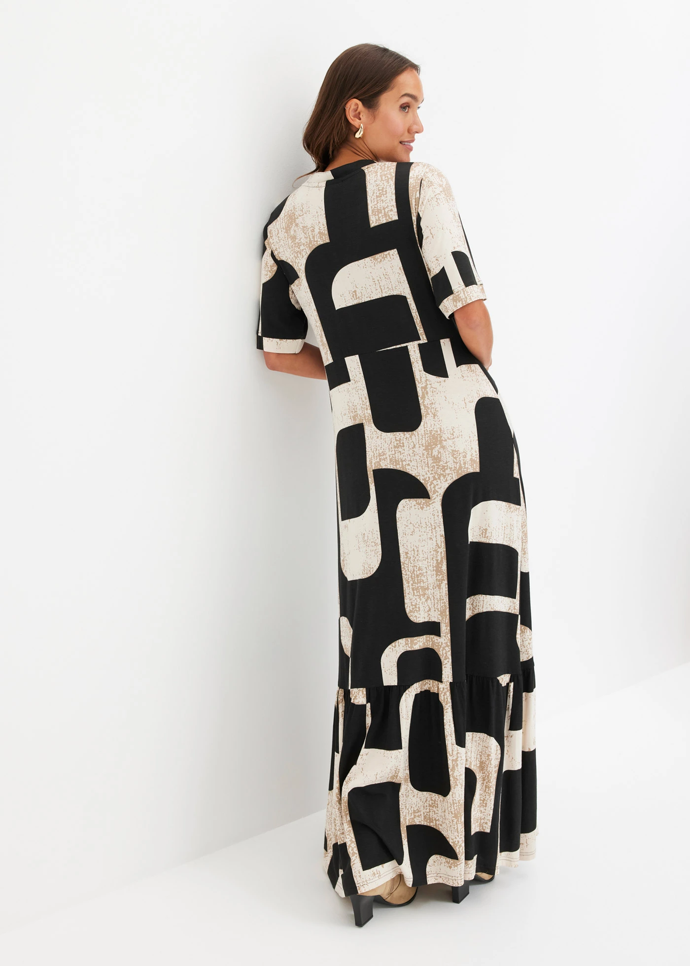 Robe longue en viscose extensible douce • noir/crème • Boutique bonprix