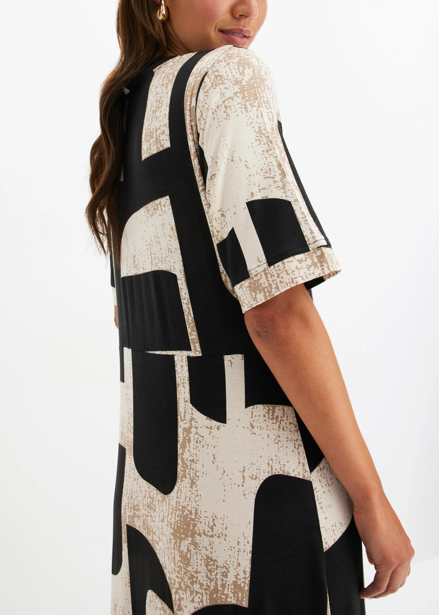 Robe longue et douce en jersey viscose • noir/crème • Boutique bonprix