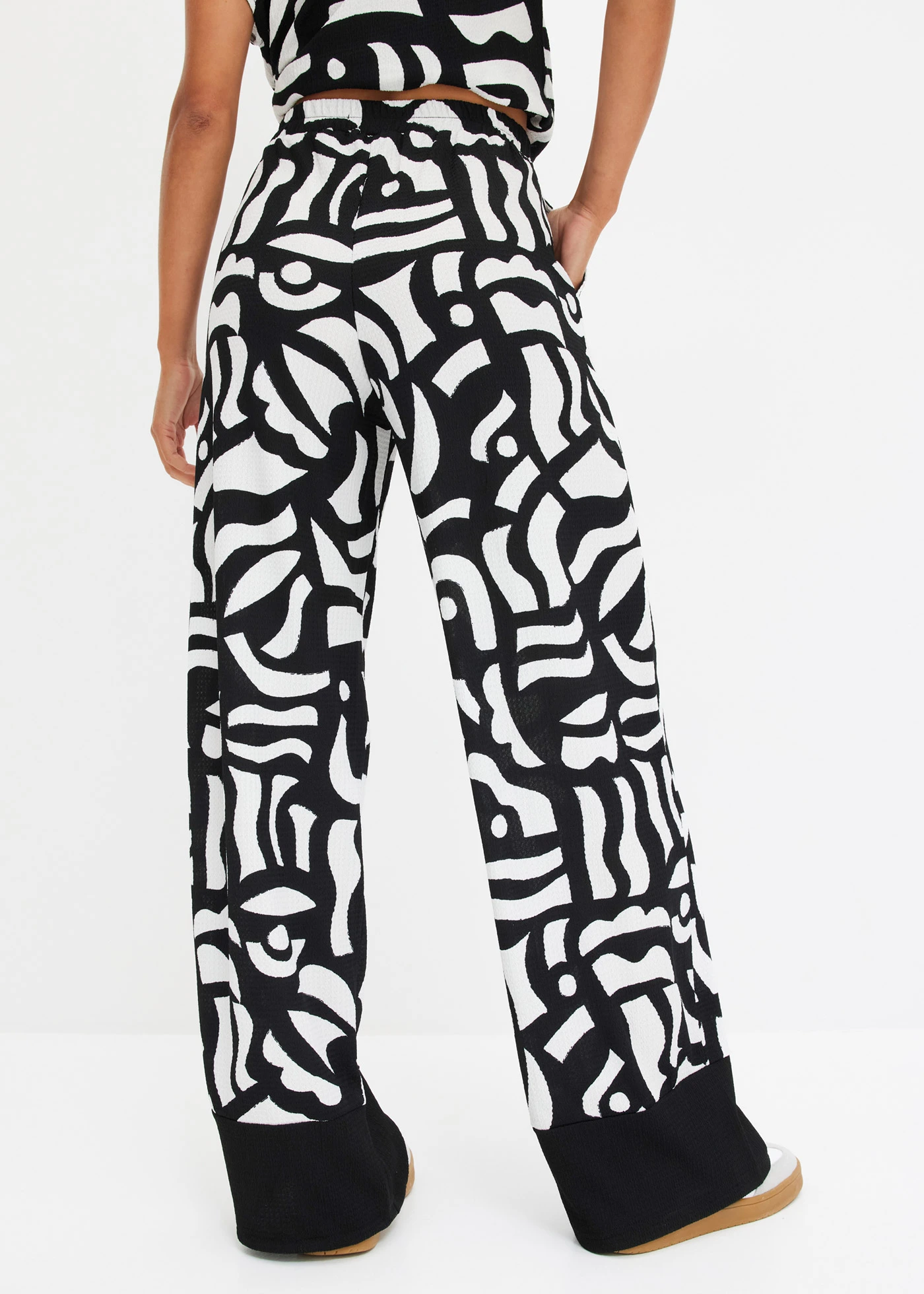 Pantalon en jersey • noir-écru graphique • Boutique bonprix