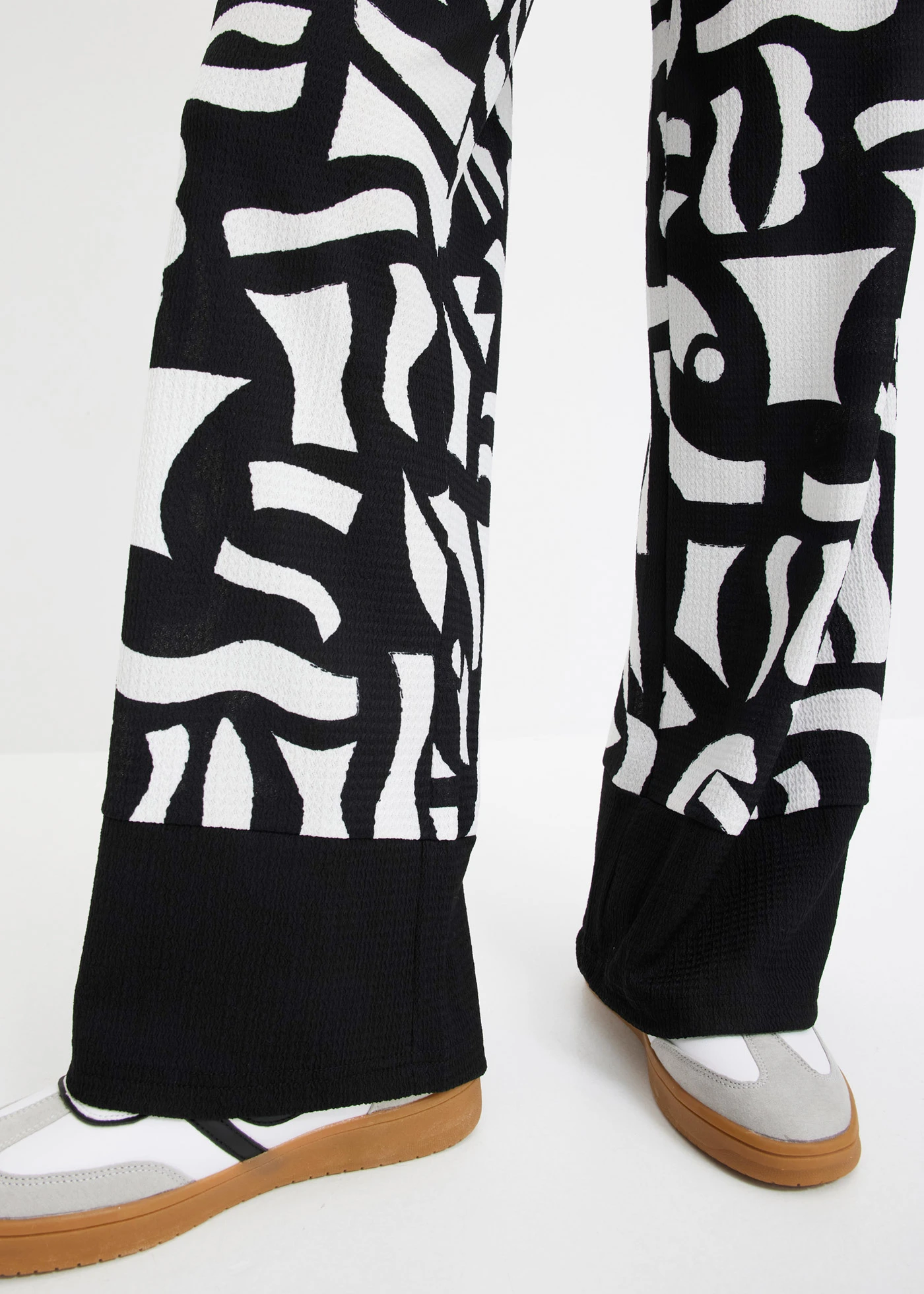 Pantalon en jersey • noir-écru graphique • Boutique bonprix