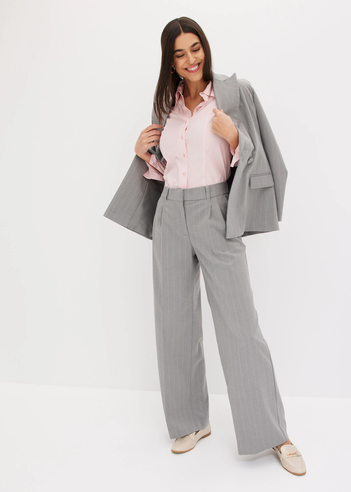 Pantalon large à pinces et rayures tennis • gris-beige rayé • Boutique bonprix