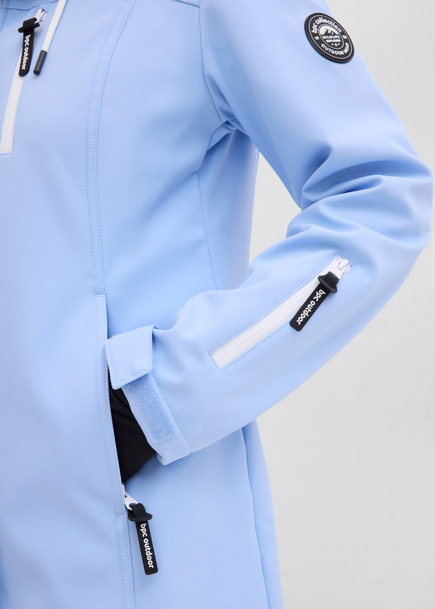 Veste déperlante en softshell • bleu nacré-blanc • Boutique bonprix