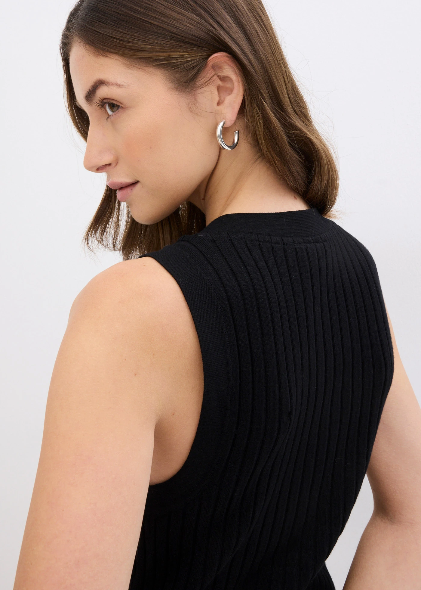 Vestă tricotată din material ripsat • negru • magazin bonprix