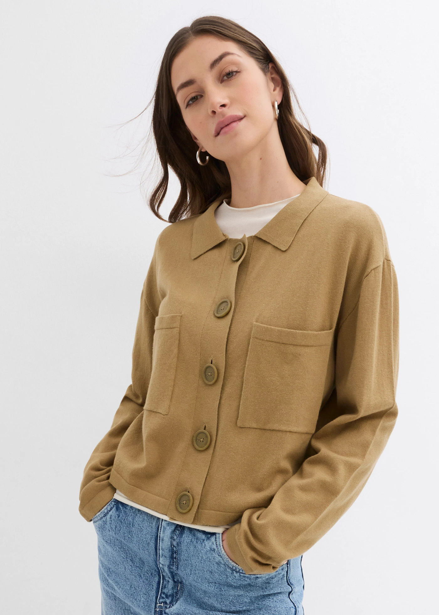 Kort fijngebreid vest • kakibruin • bonprix online shop