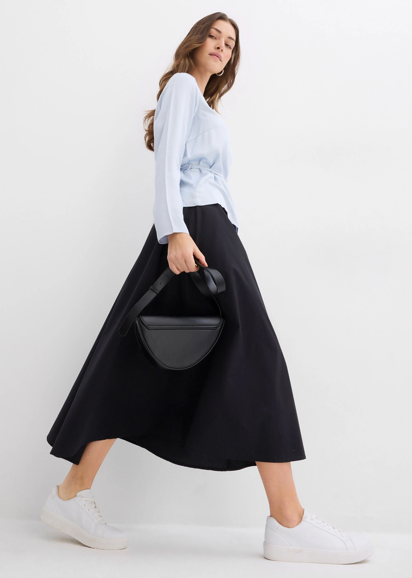 Blouse van soepelvallend satijn • zachtblauw • bonprix online shop