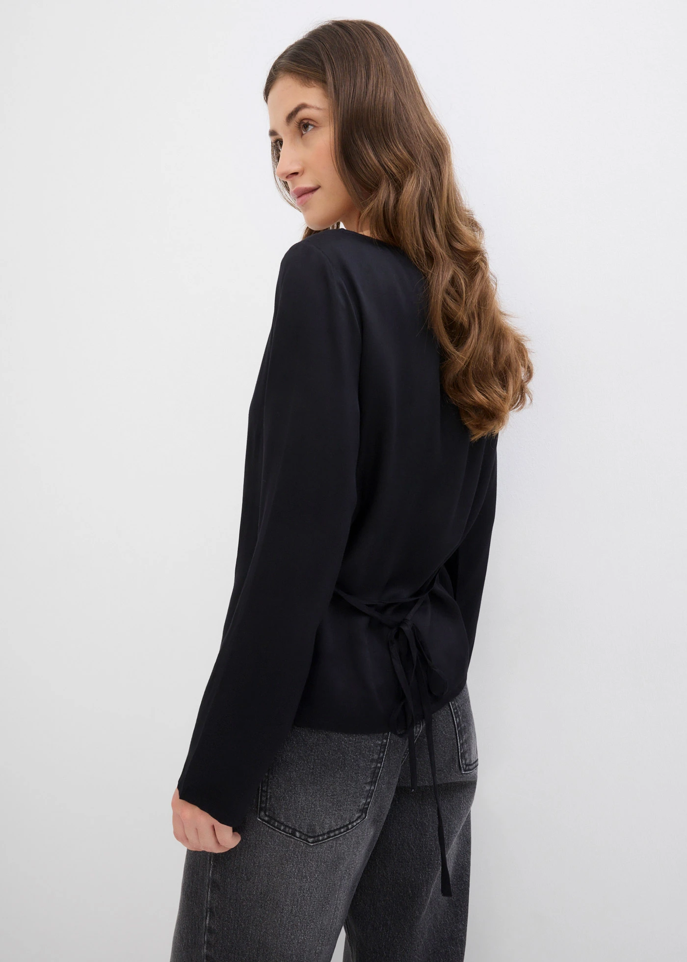 Blouse van soepelvallend satijn • zwart • bonprix online shop