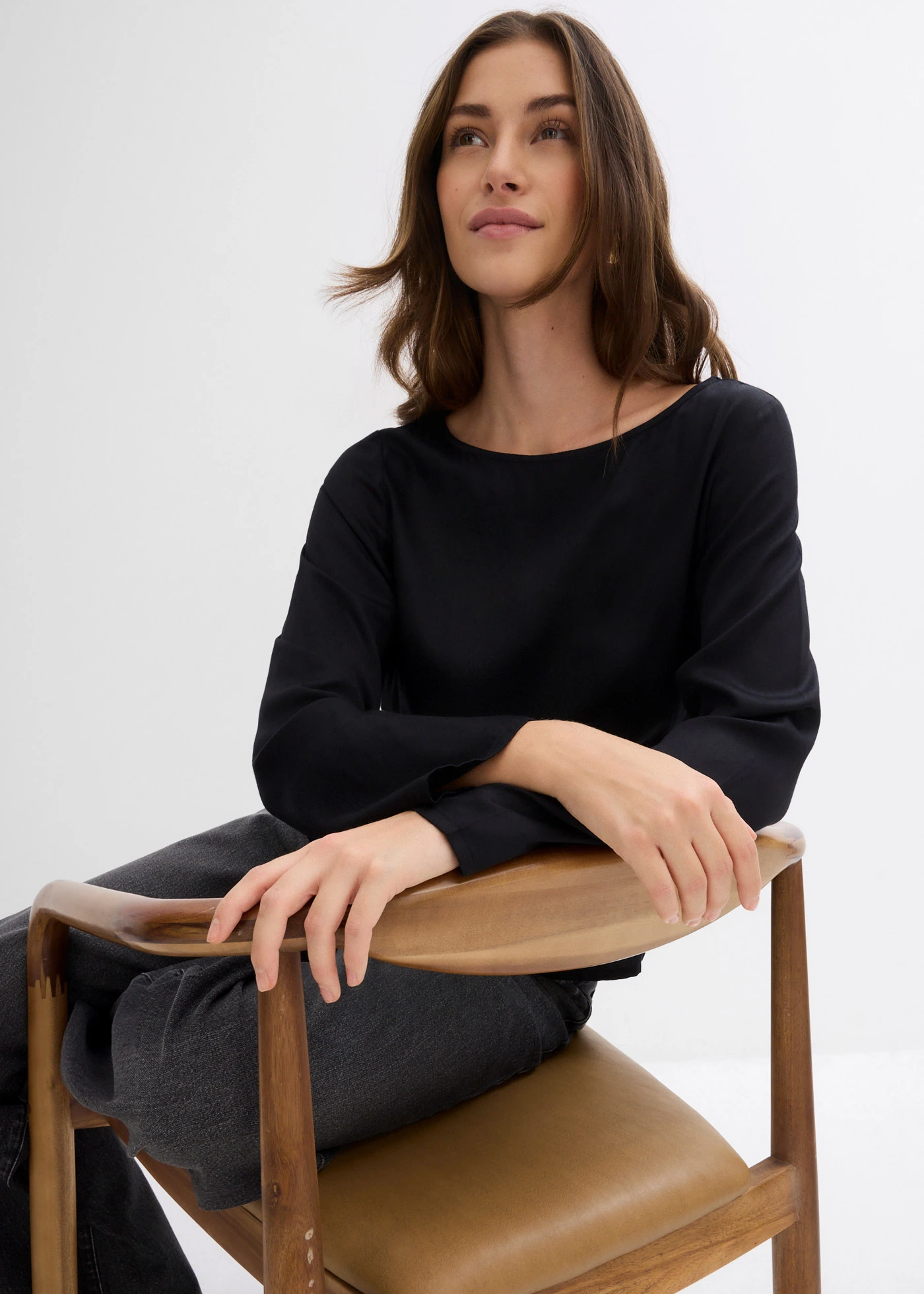 Blouse van soepelvallend satijn • zwart • bonprix online shop