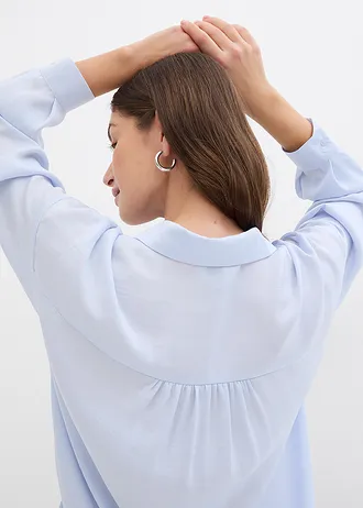 Chemisier fluide en satin • bleu tendre • Boutique bonprix